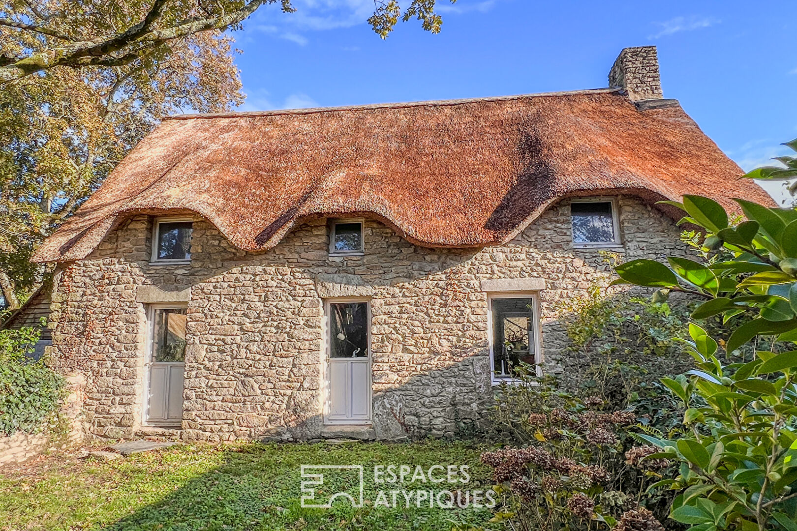 Superbe ensemble de cinq Chaumières !