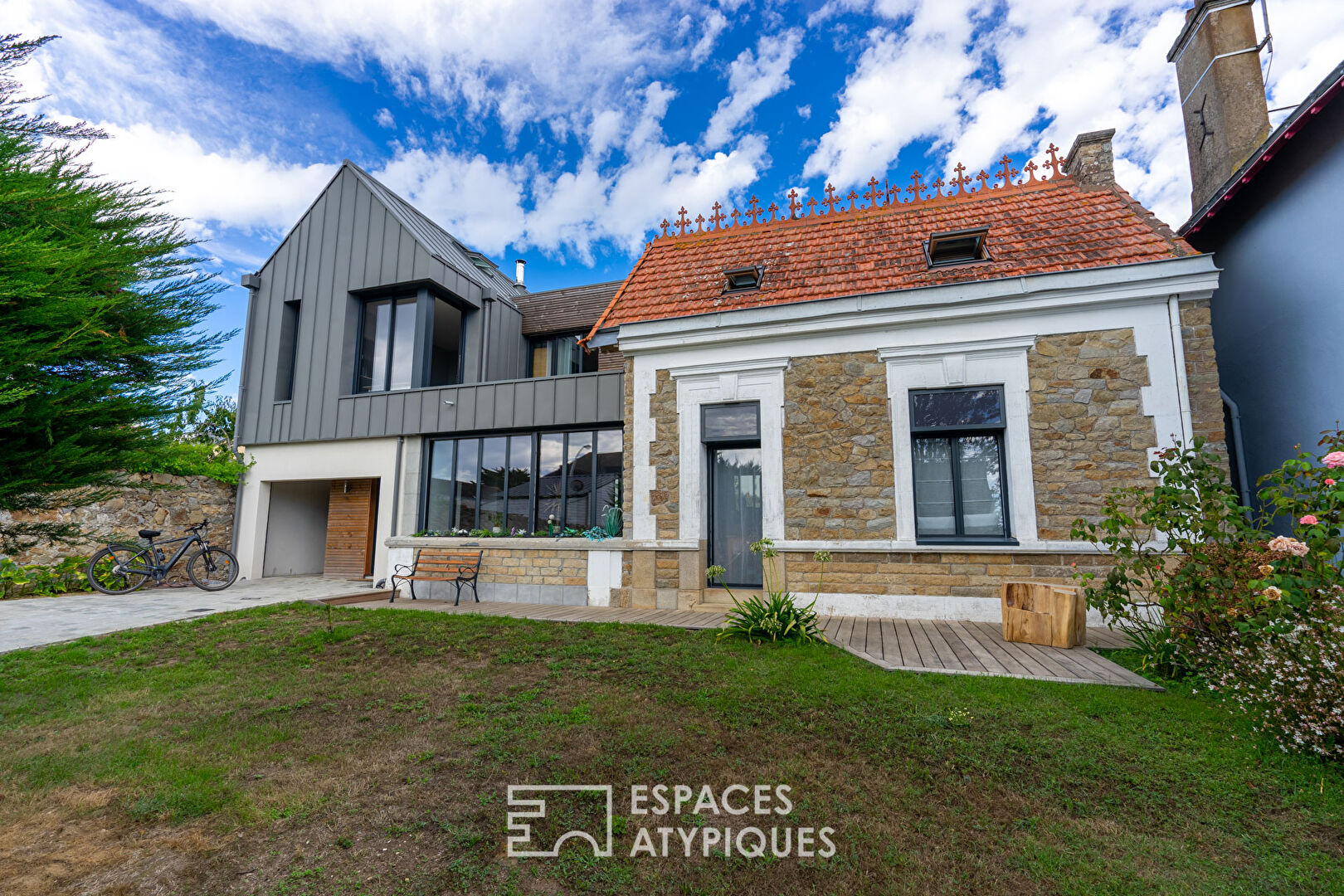 Pretty charming villa with its contemporary extension