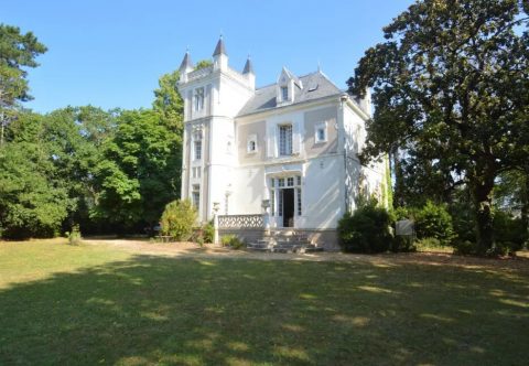 19th Century Property of Approximately 300 m² with a Caretaker’s House of 160 m²
