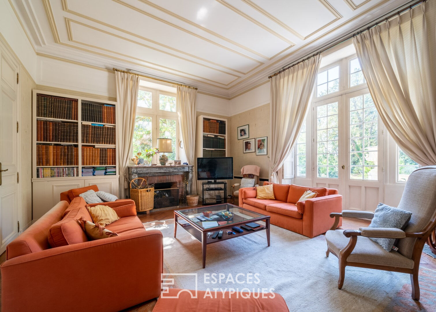 19th Century Property of Approximately 300 m² with a Caretaker’s House of 160 m²