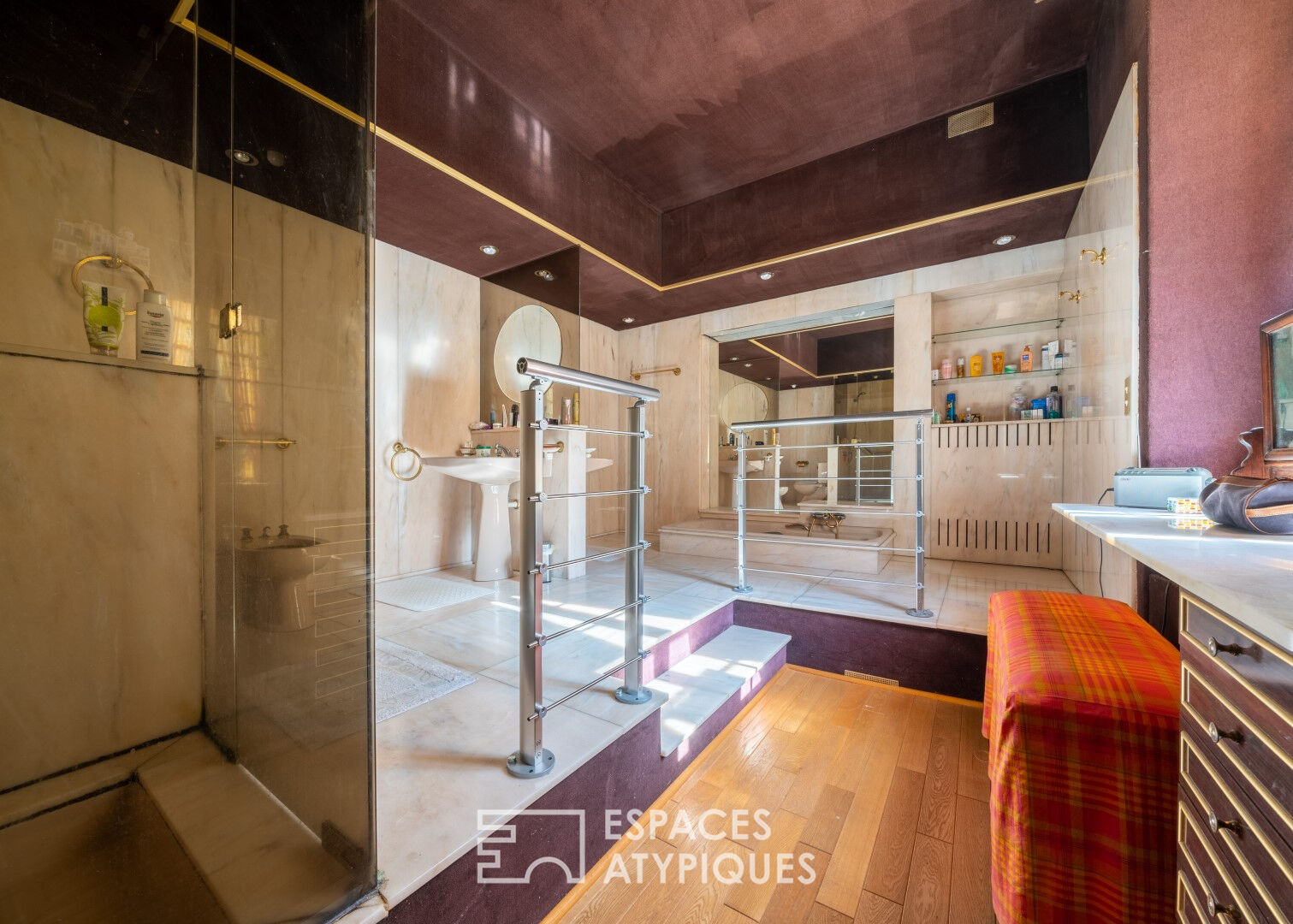 19th Century Property of Approximately 300 m² with a Caretaker’s House of 160 m²