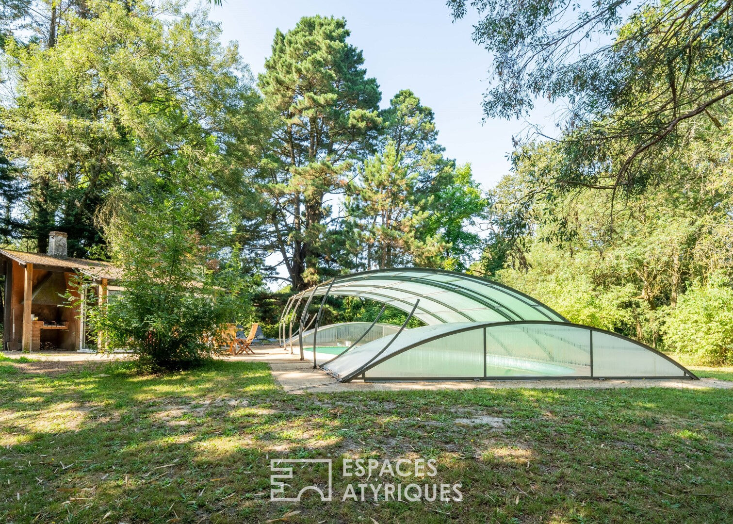 19th Century Property of Approximately 300 m² with a Caretaker’s House of 160 m²