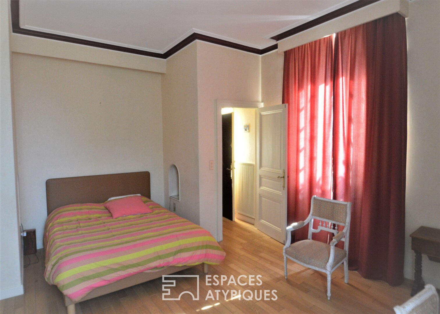 19th Century Property of Approximately 300 m² with a Caretaker’s House of 160 m²