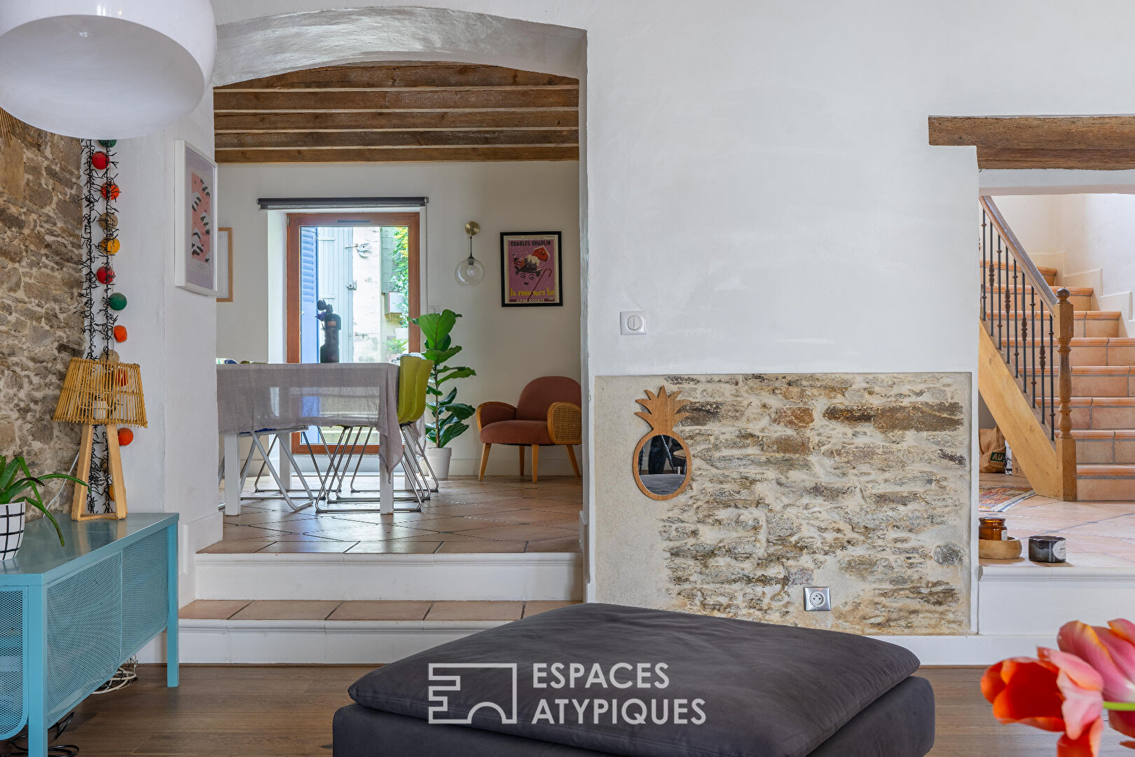 Town house (150 m2) and family home full of charm in the heart of CELLIER