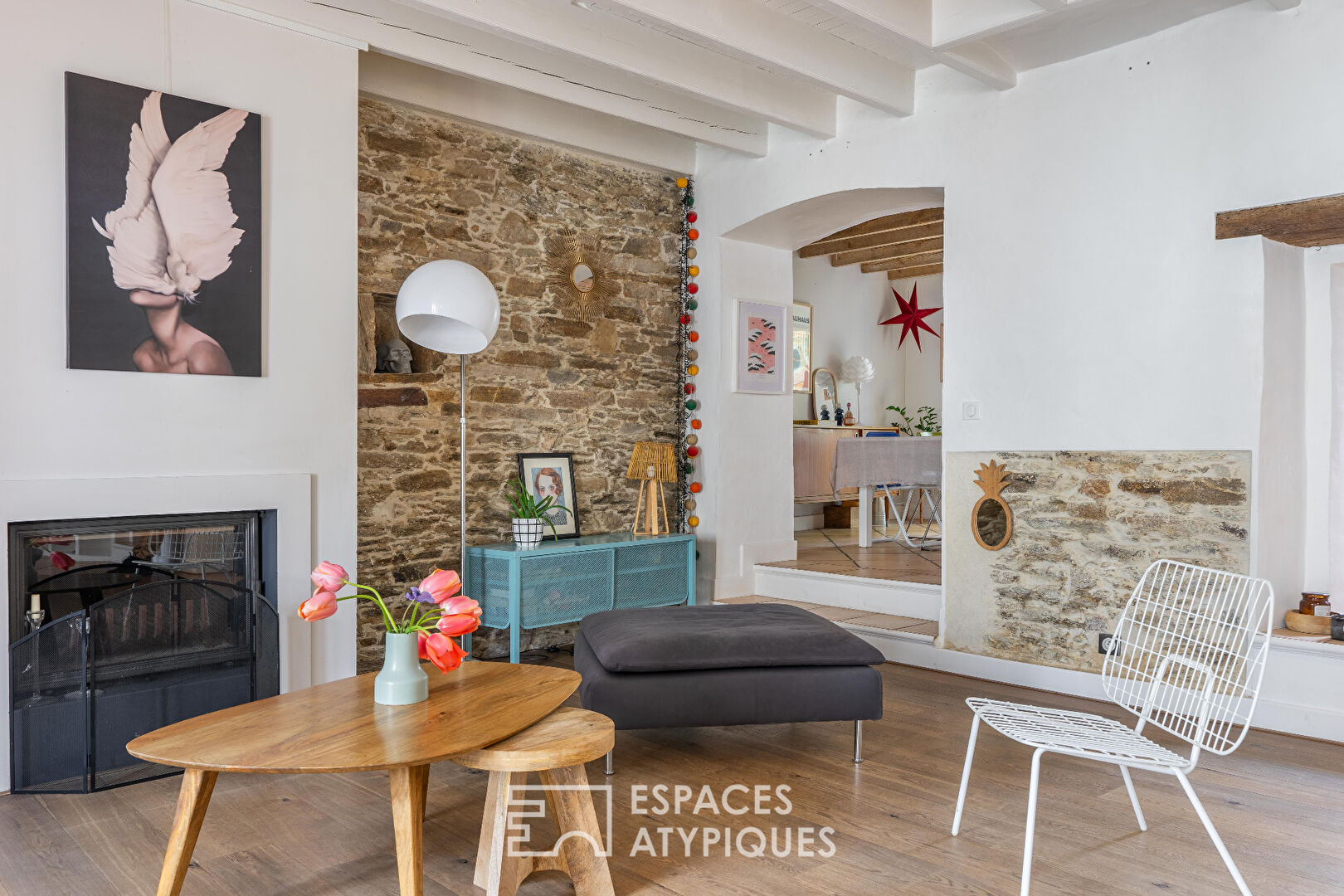 Town house (150 m2) and family home full of charm in the heart of CELLIER