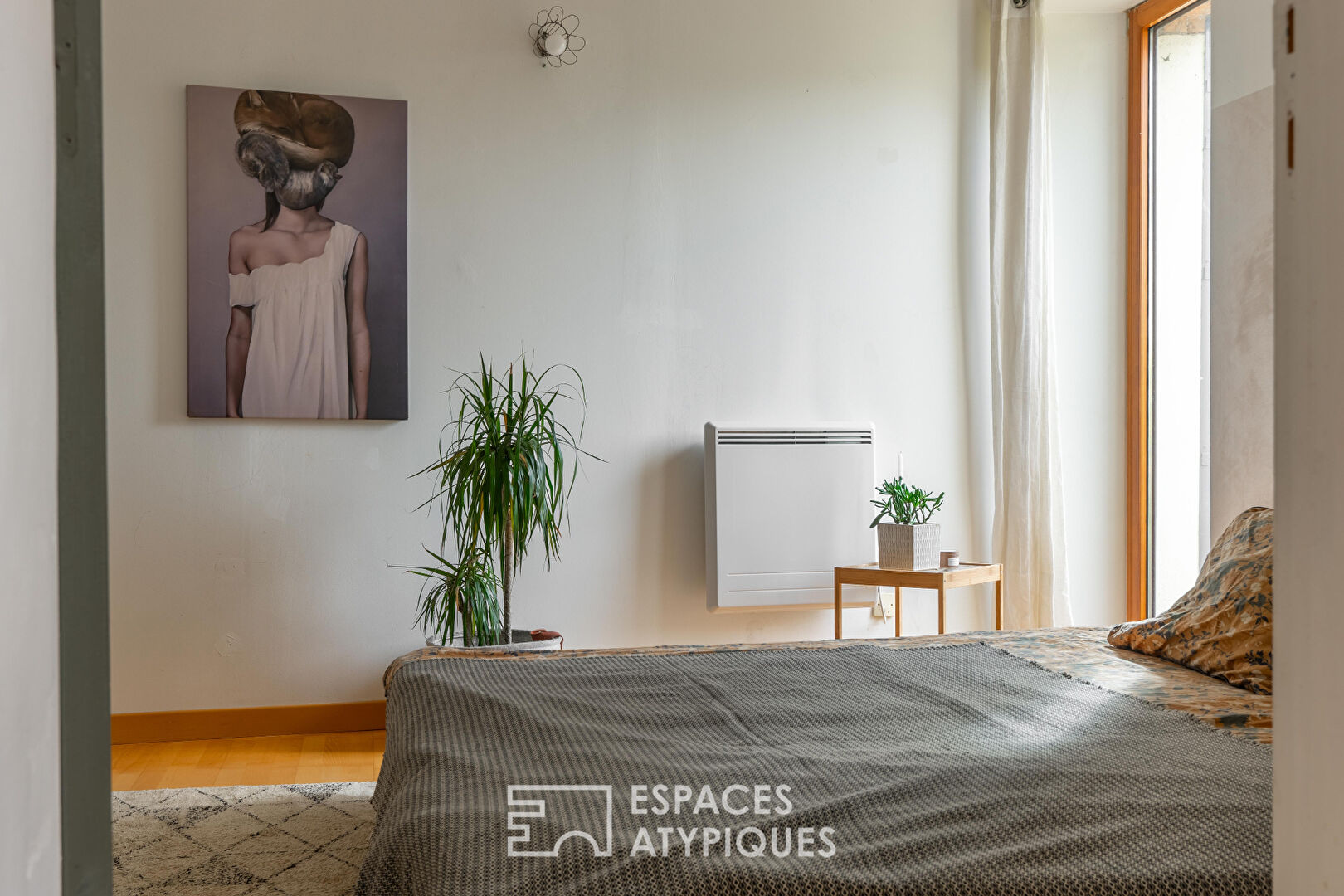 Town house (150 m2) and family home full of charm in the heart of CELLIER