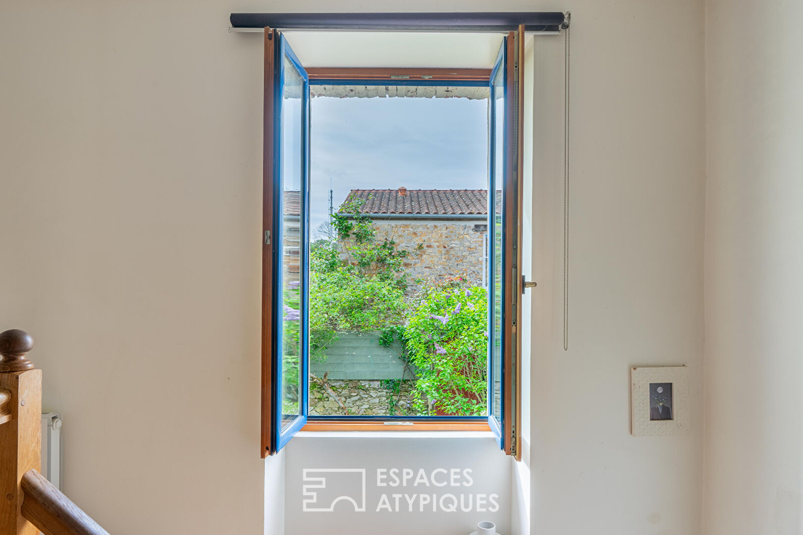 Town house (150 m2) and family home full of charm in the heart of CELLIER