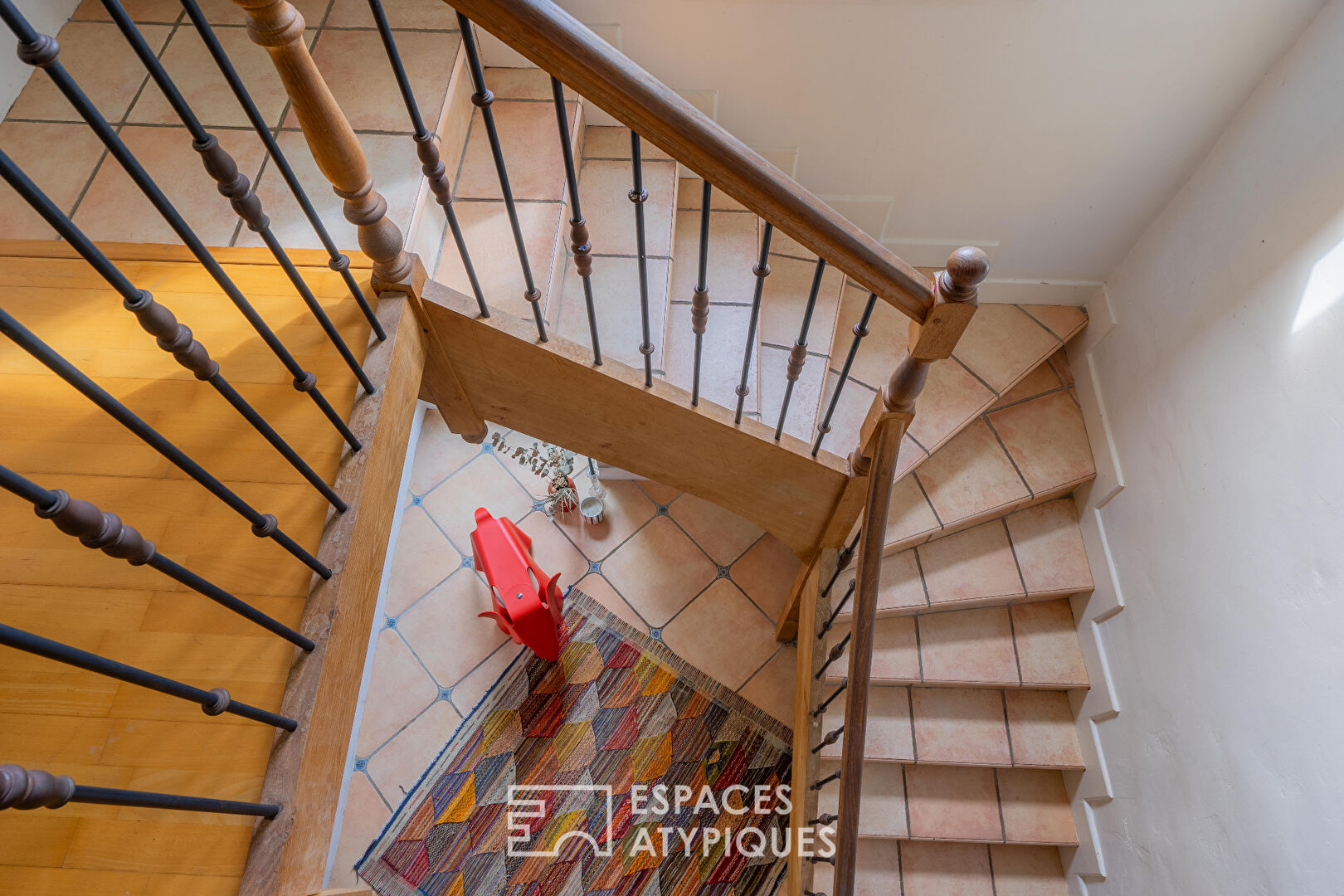 Town house (150 m2) and family home full of charm in the heart of CELLIER