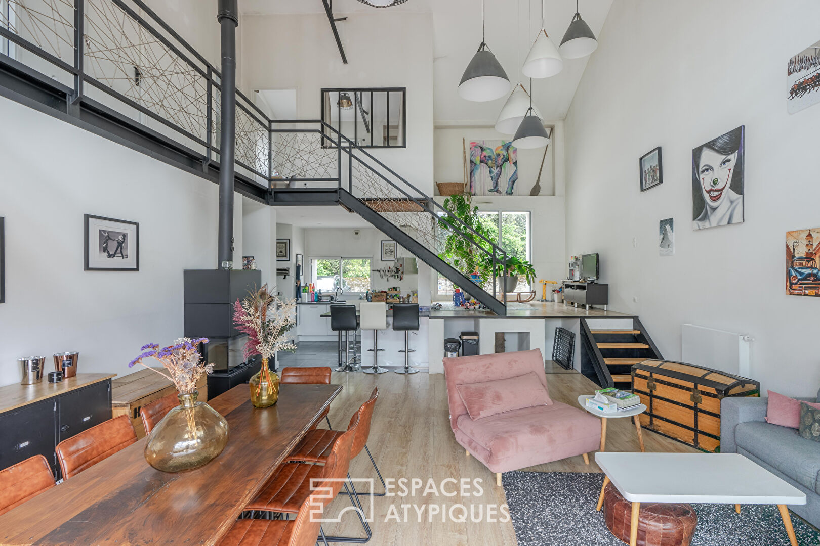 Ecological loft and its spacious terrace with swimming pool