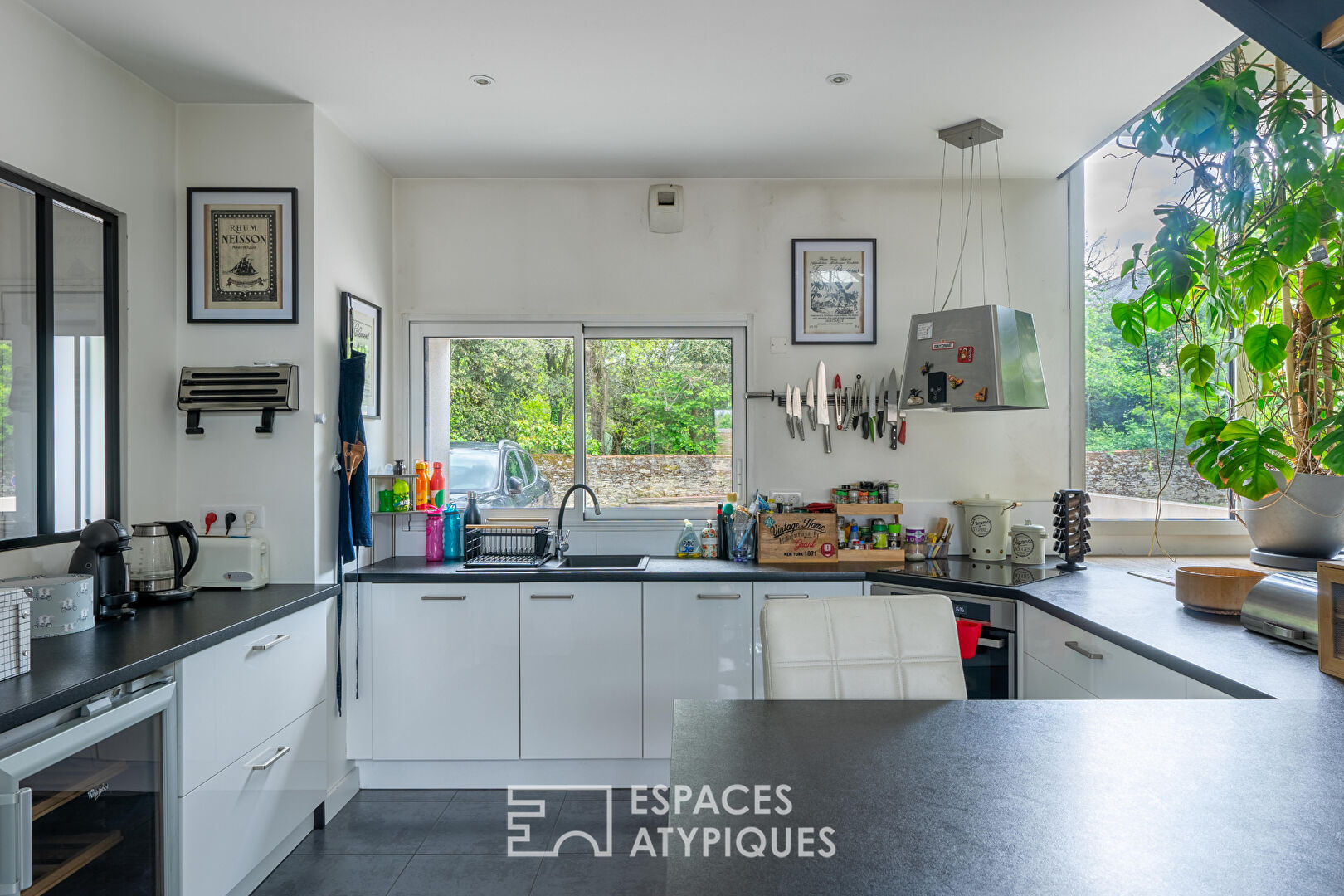 Ecological loft and its spacious terrace with swimming pool