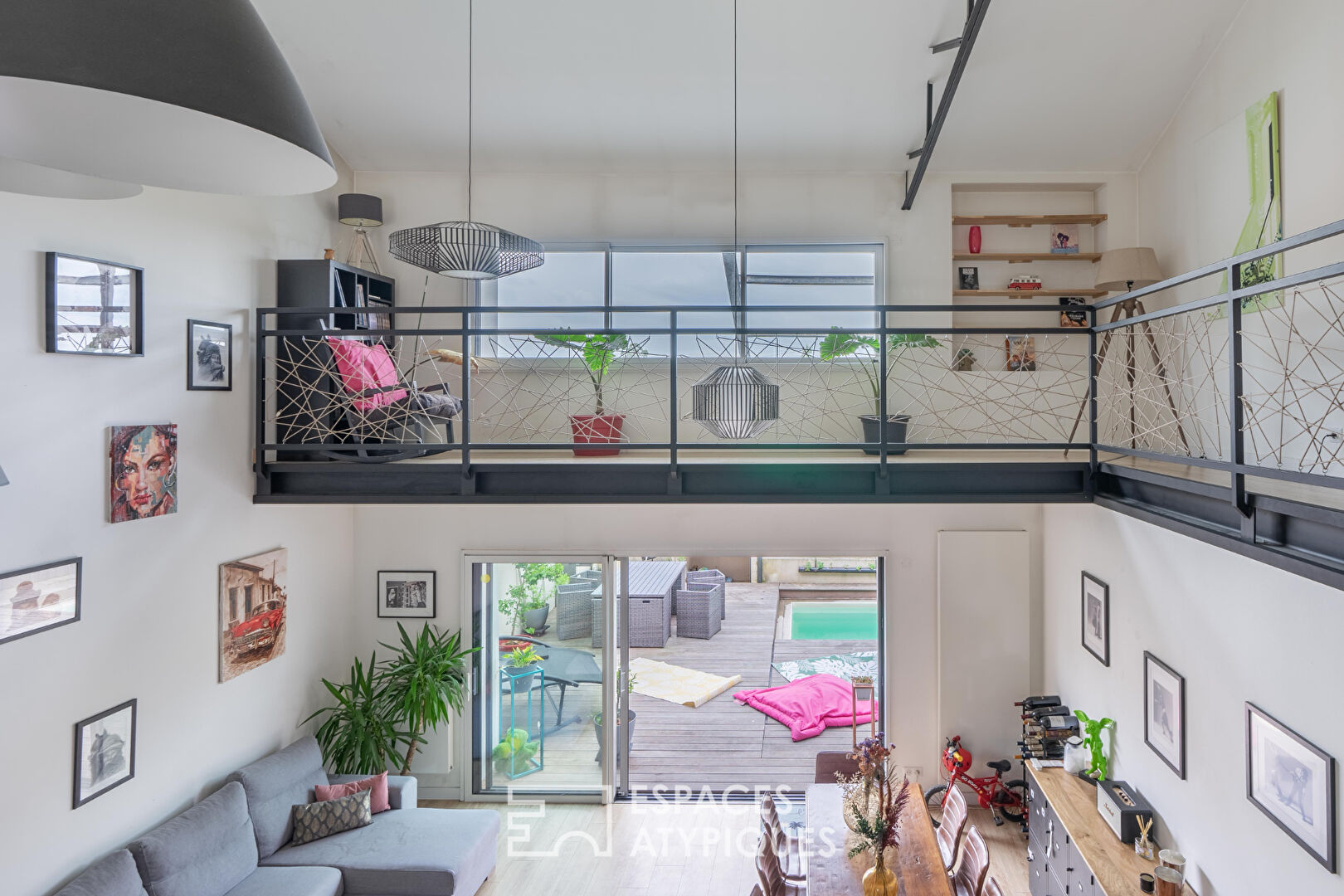 Ecological loft and its spacious terrace with swimming pool