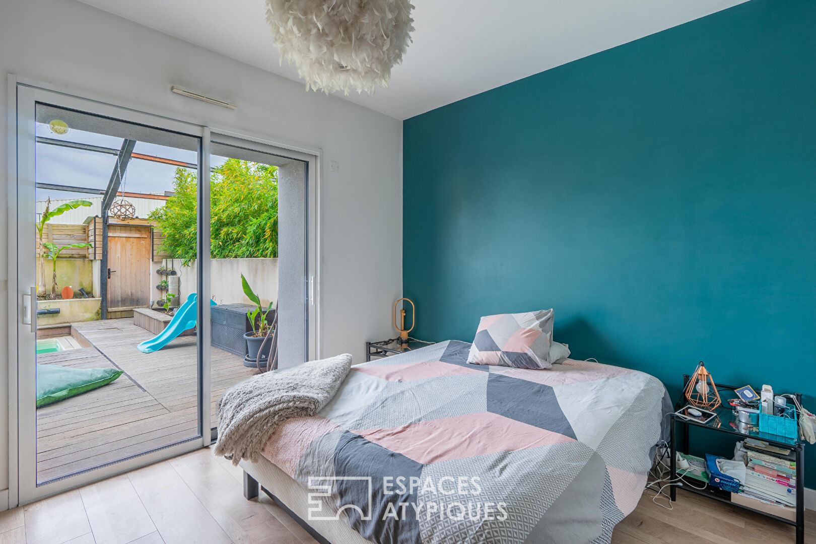 Ecological loft and its spacious terrace with swimming pool