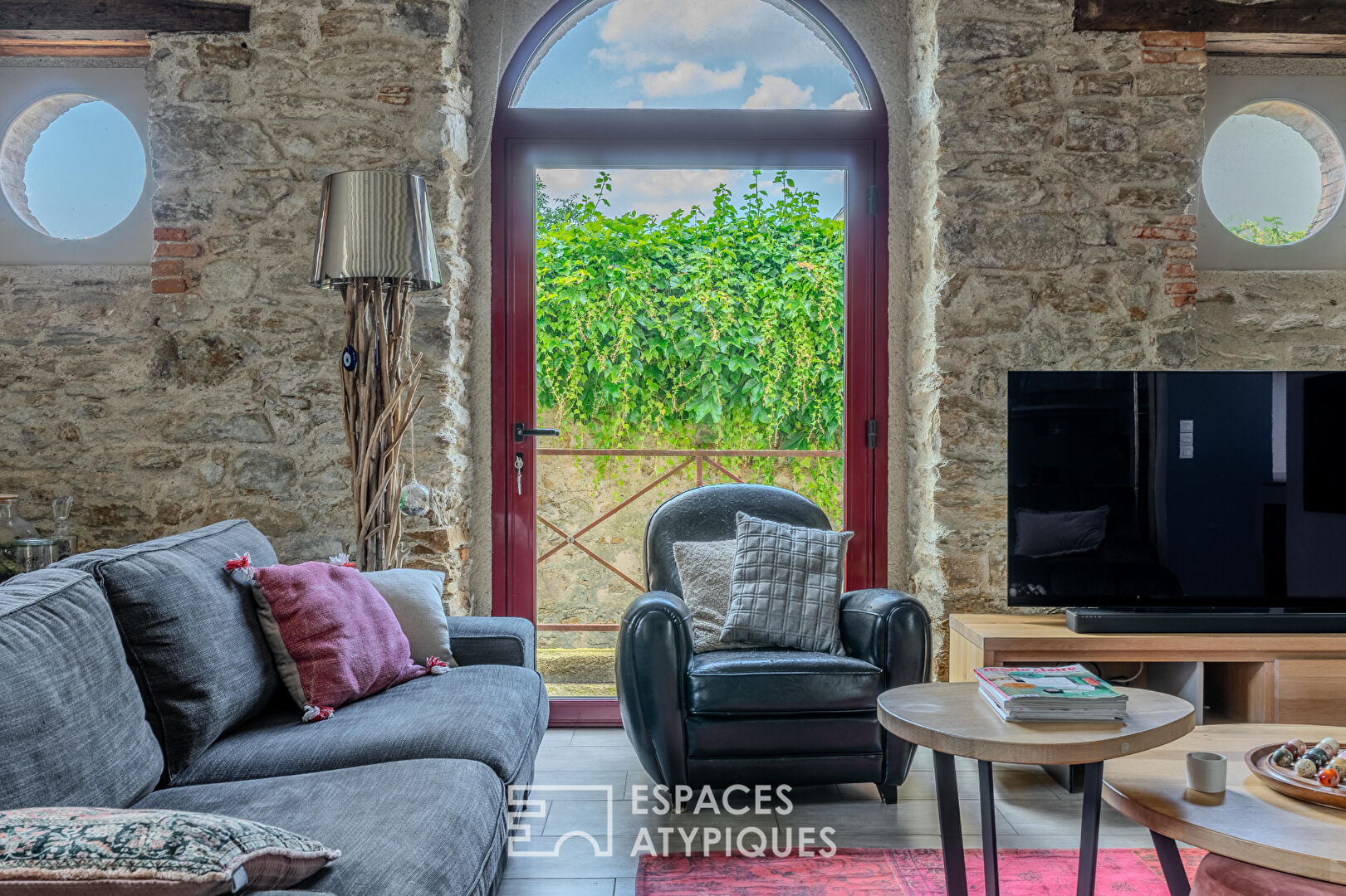 Spacious family home with swimming pool combining charm and modernity