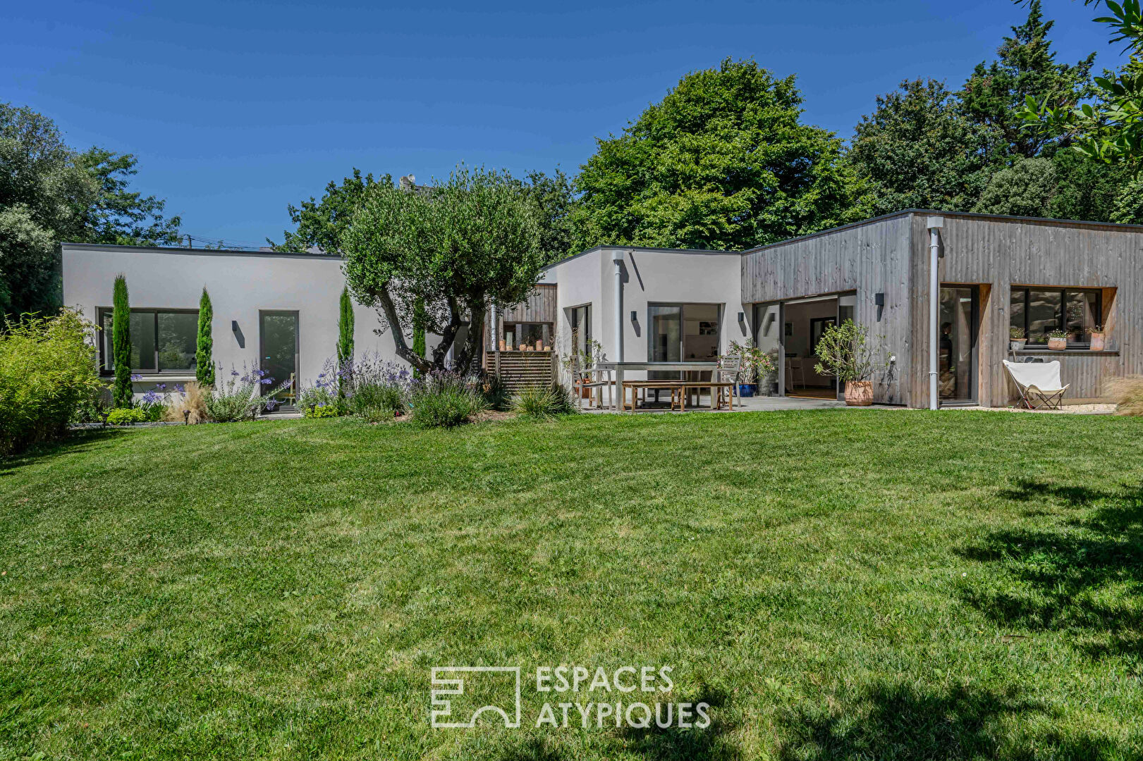 L’écrin : Maison contemporaine familiale tournée vers la nature et proche centre-ville