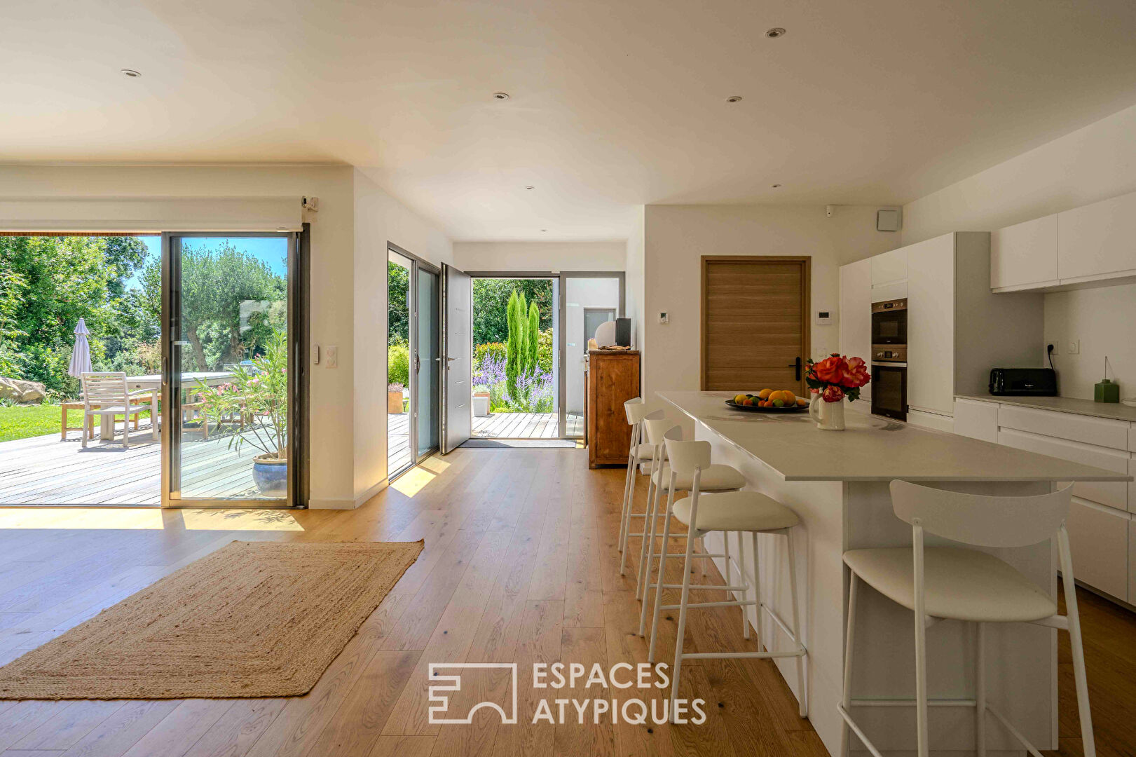 L’écrin : Maison contemporaine familiale tournée vers la nature et proche centre-ville