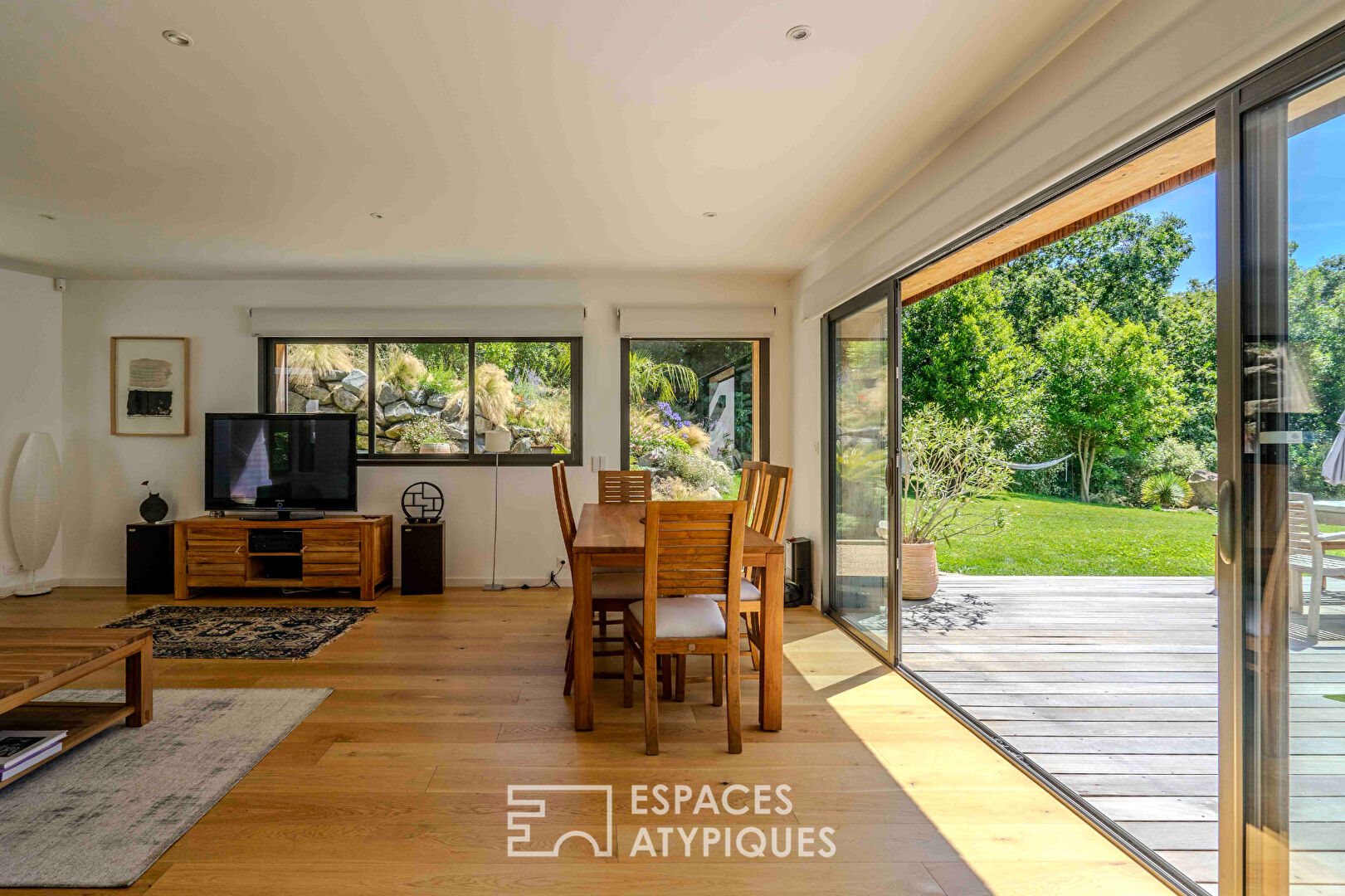L’écrin : Maison contemporaine familiale tournée vers la nature et proche centre-ville
