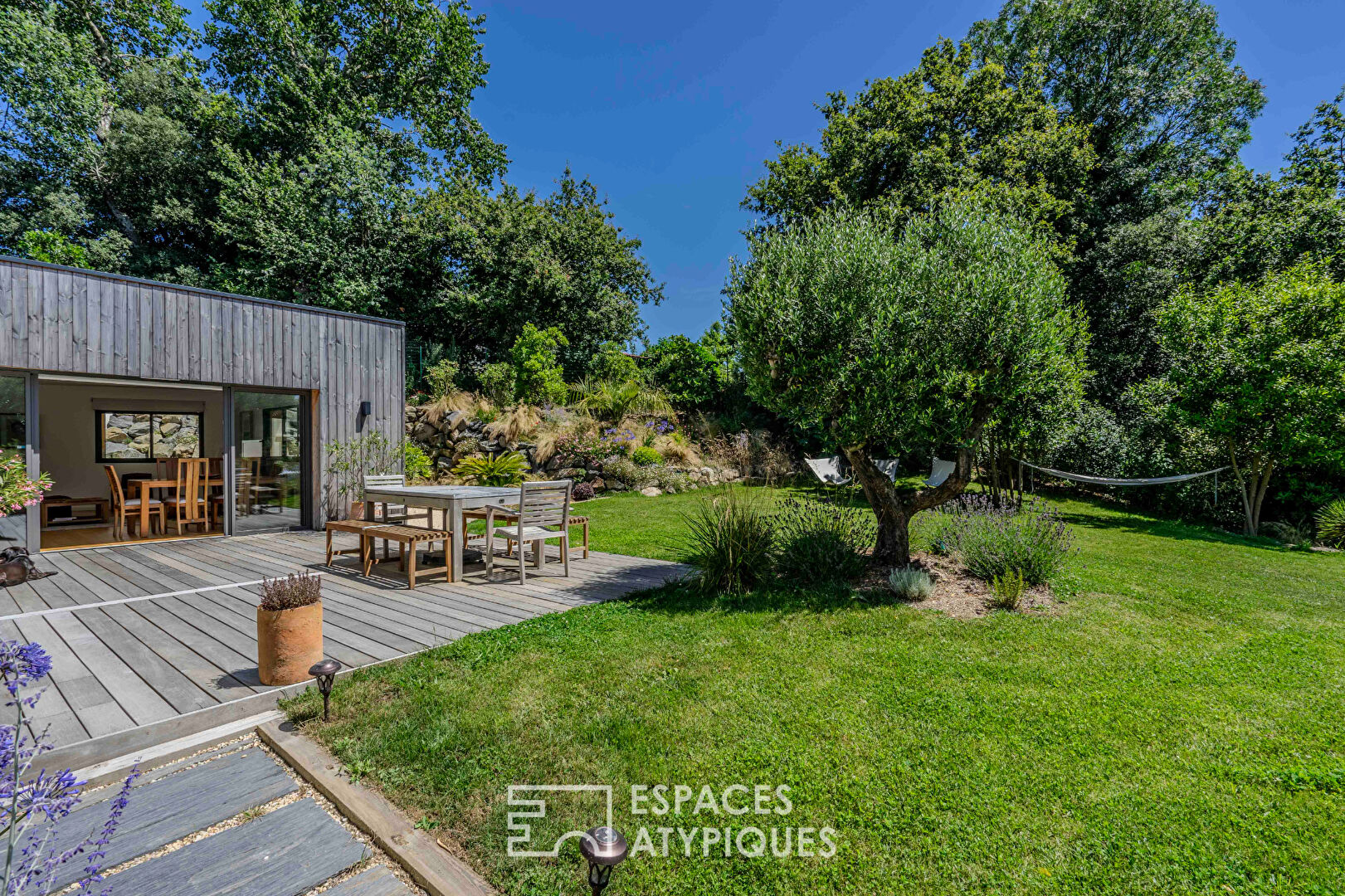 L’écrin : Maison contemporaine familiale tournée vers la nature et proche centre-ville