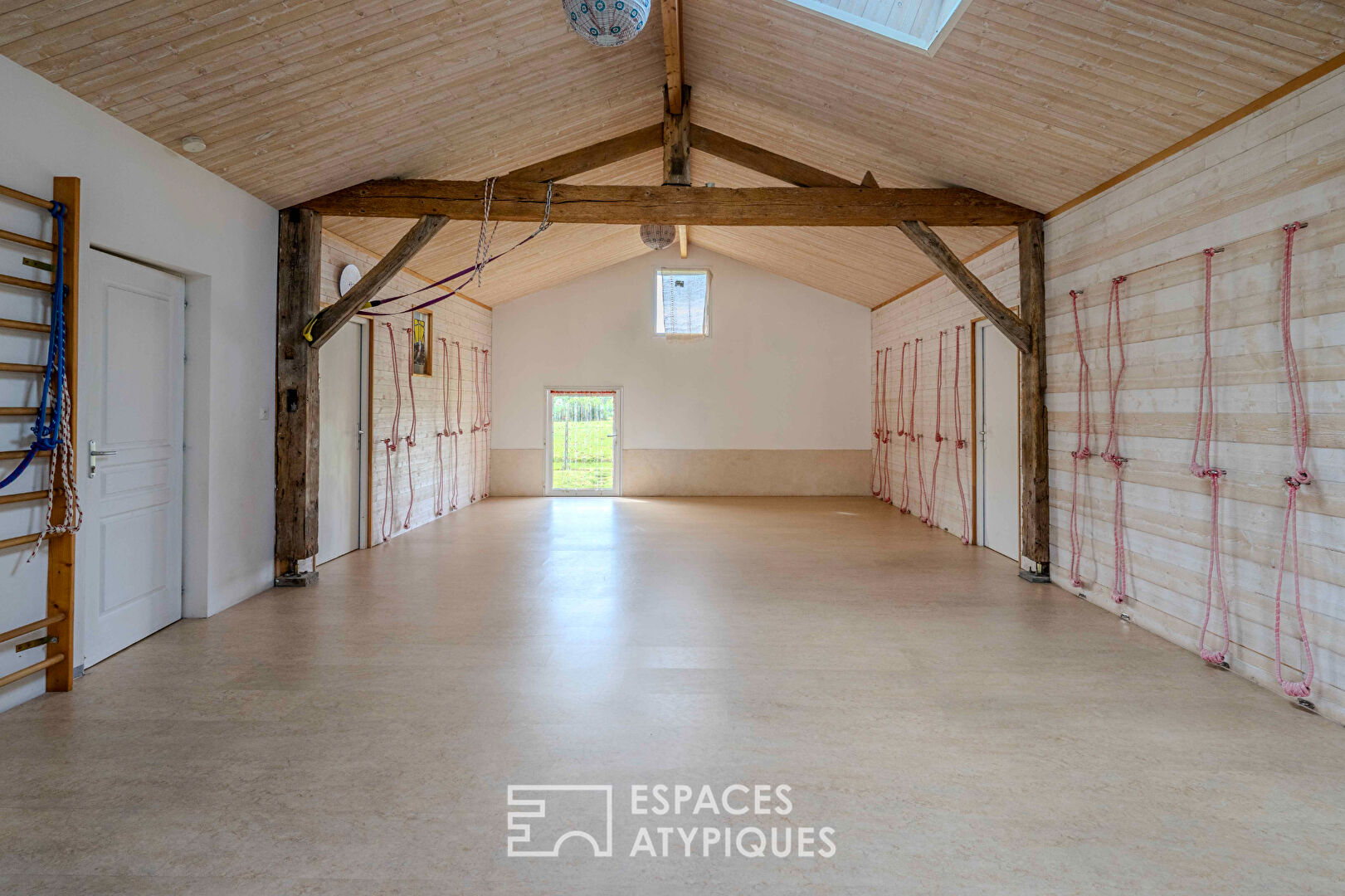Au vert: Maison à ossature bois avec une grange renovée