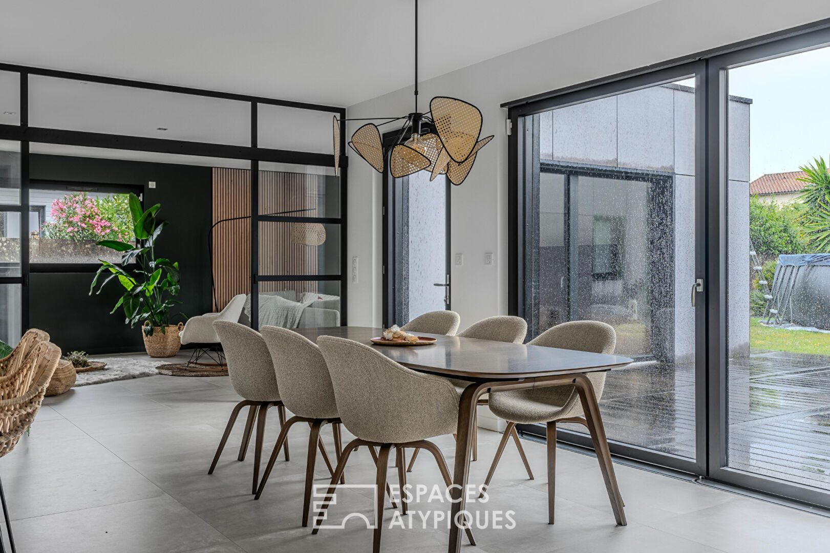 Maison moderne de plain-pied, 5 chambres, au calme.
