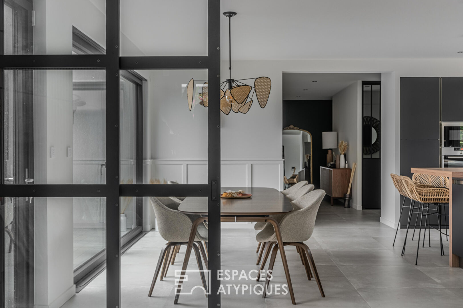 Maison moderne de plain-pied, 5 chambres, au calme.