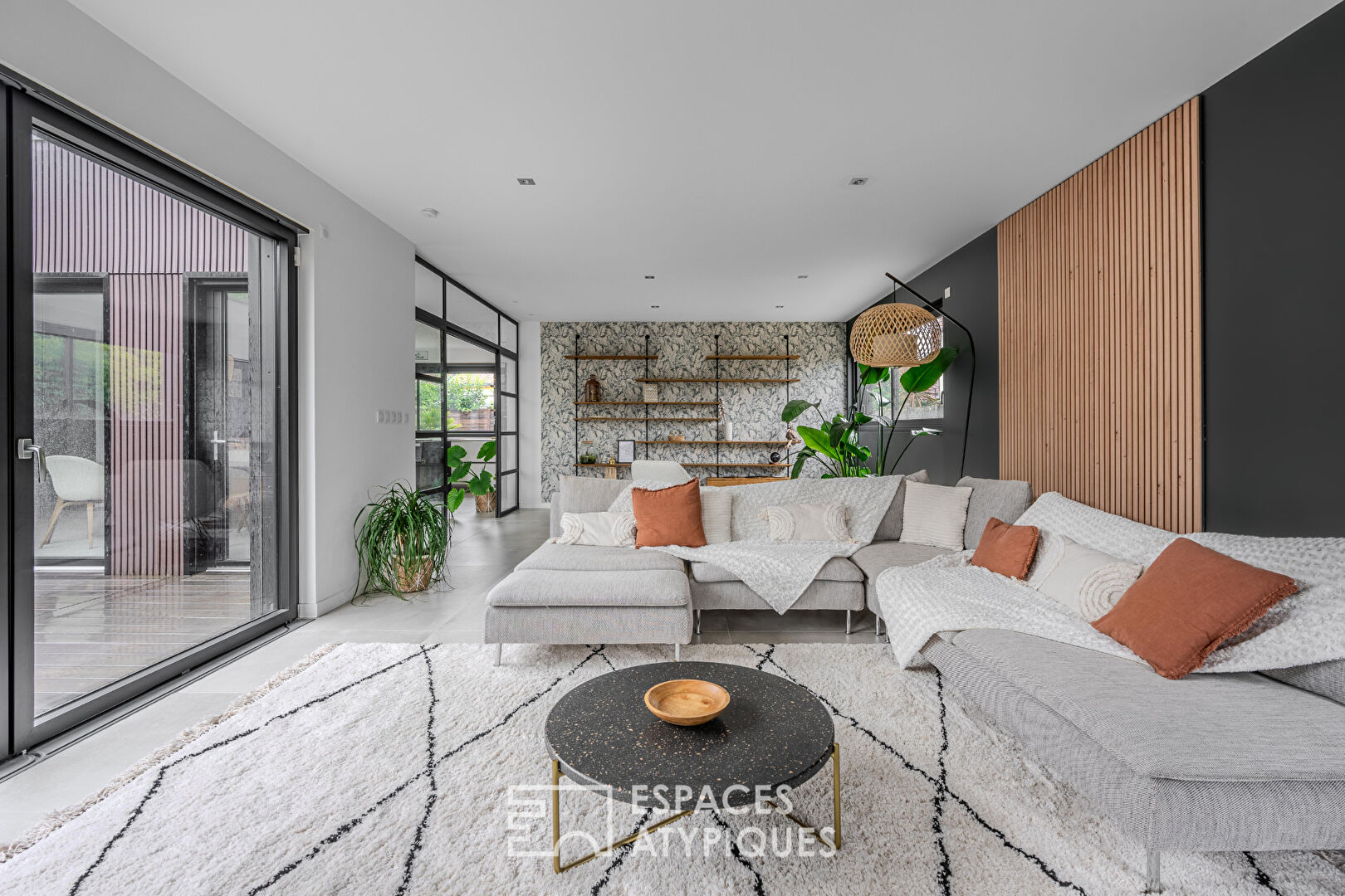 Maison moderne de plain-pied, 5 chambres, au calme.