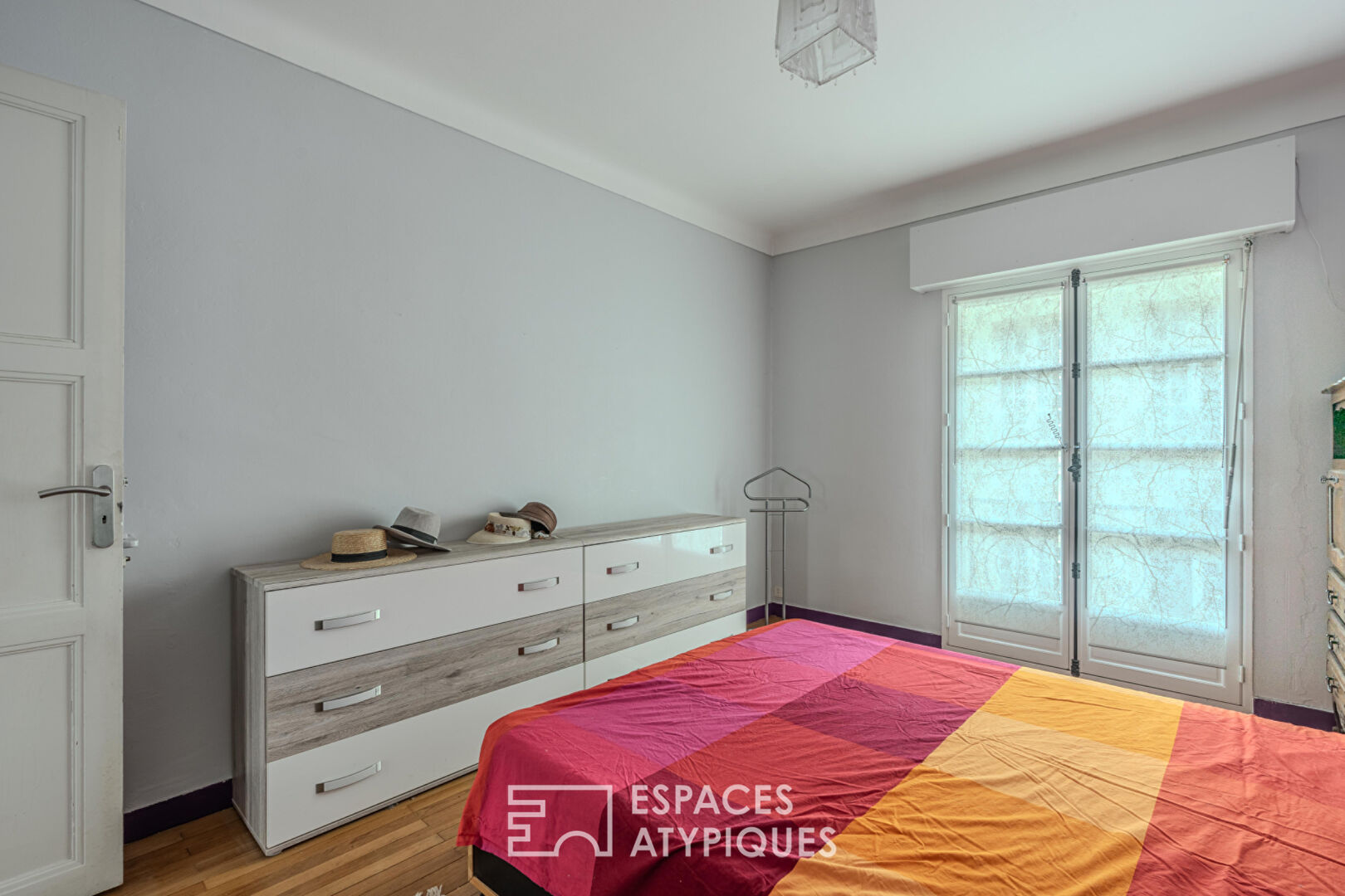 Grand appartement familial (4 chambres) au style » fifties  » Coeur de  Nantes