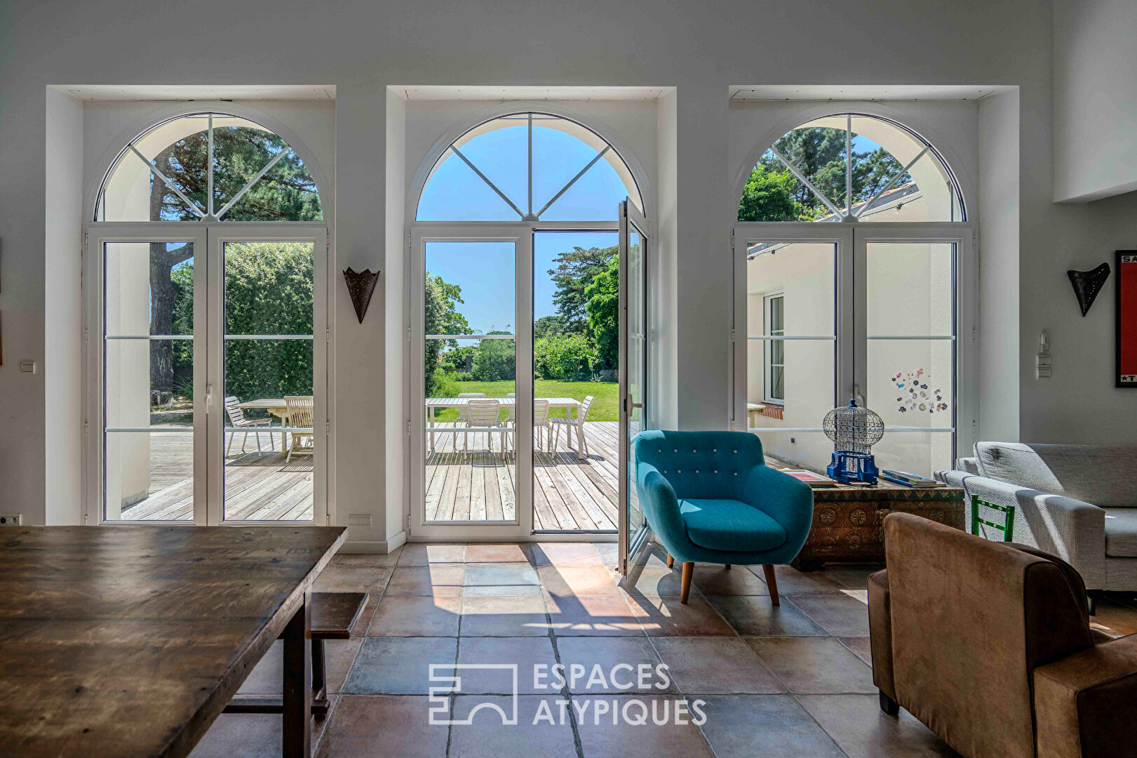Exceptional Architect-Designed Villa on a Spacious Landscaped Garden