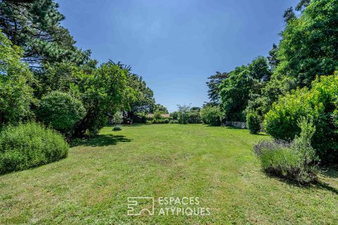 Exceptional Architect-Designed Villa on a Spacious Landscaped Garden