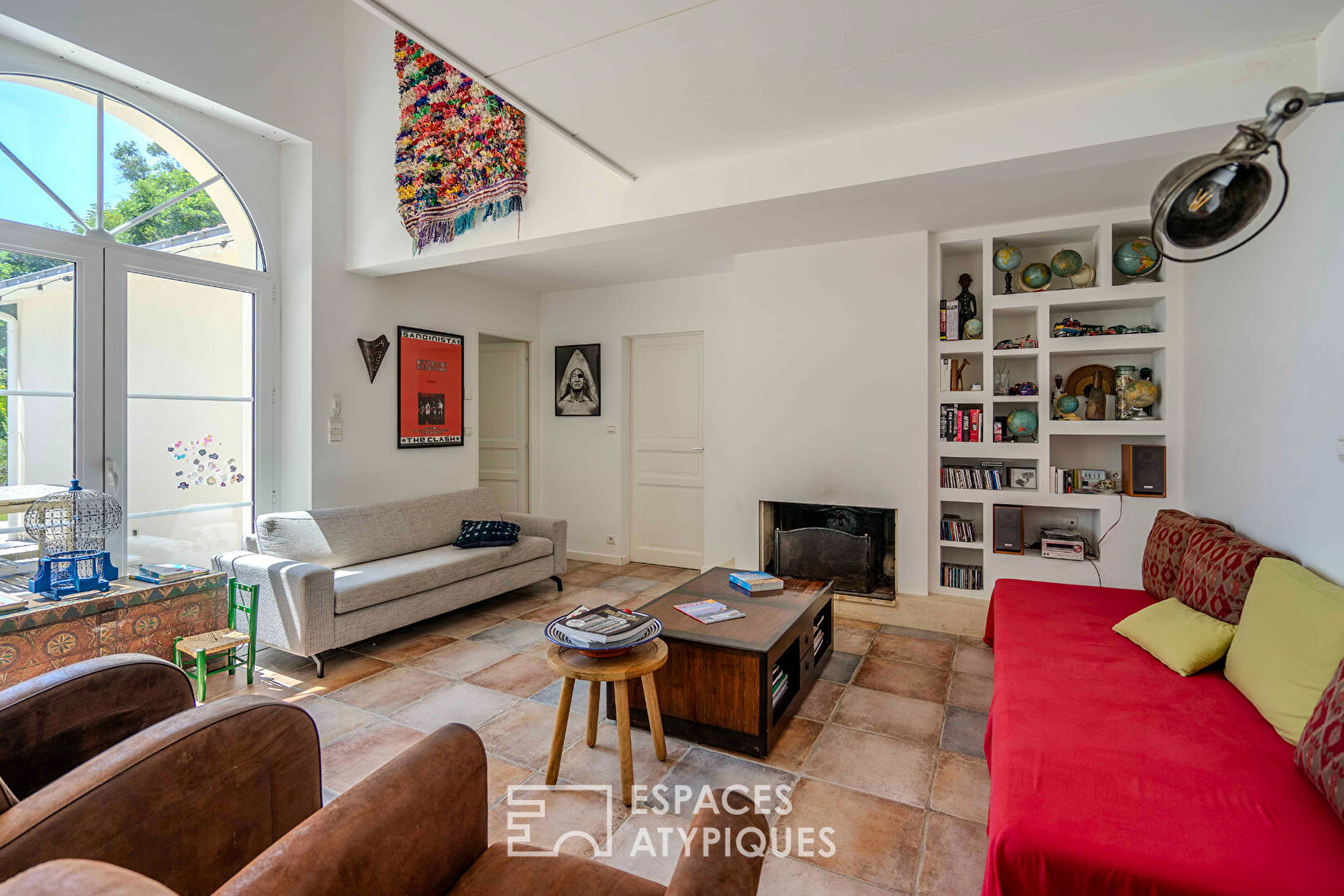 Exceptional Architect-Designed Villa on a Spacious Landscaped Garden