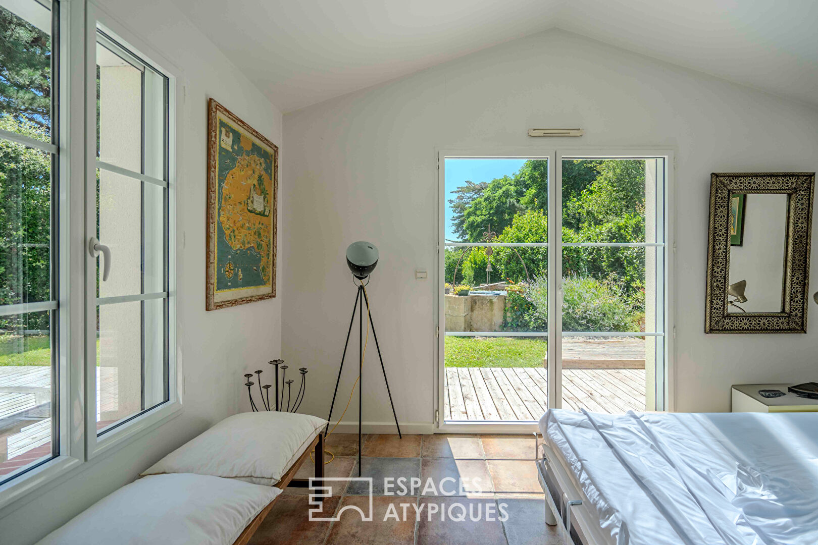 Exceptional Architect-Designed Villa on a Spacious Landscaped Garden