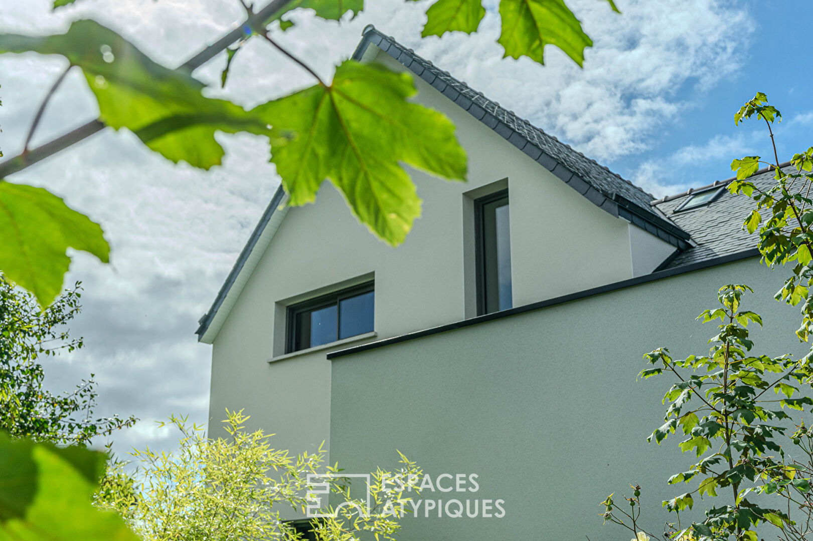 Contemporary house with high-quality features
