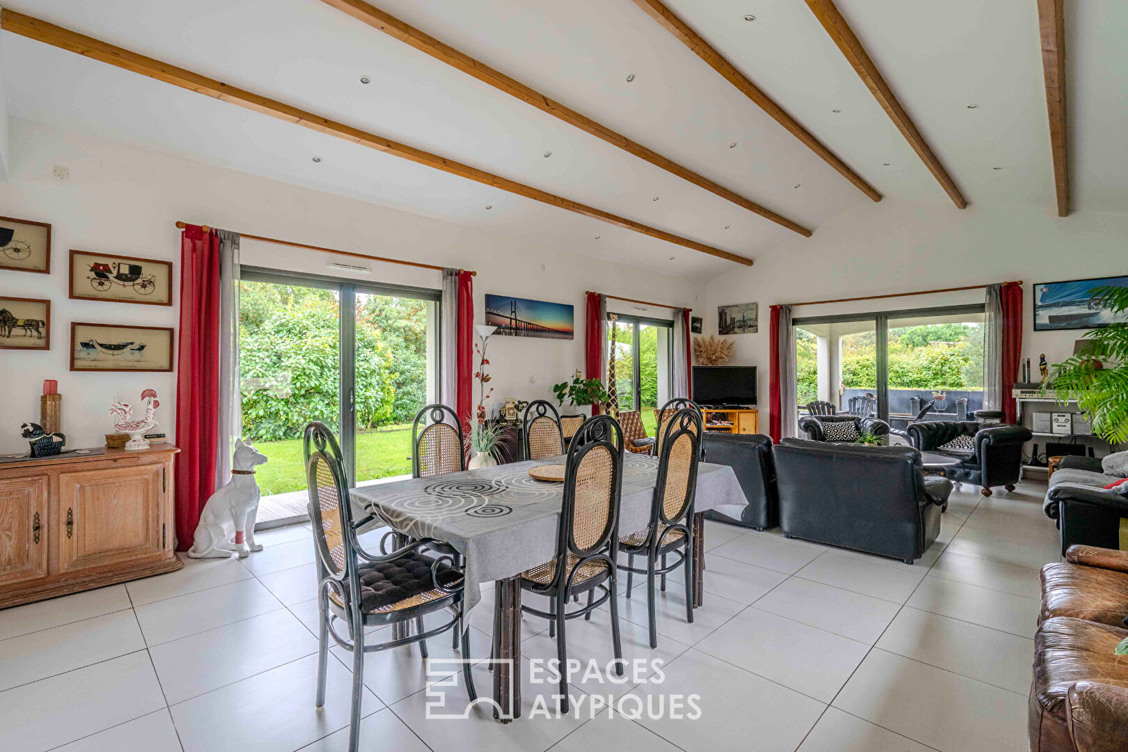 Single-storey villa nestled at the end of its cul-de-sac