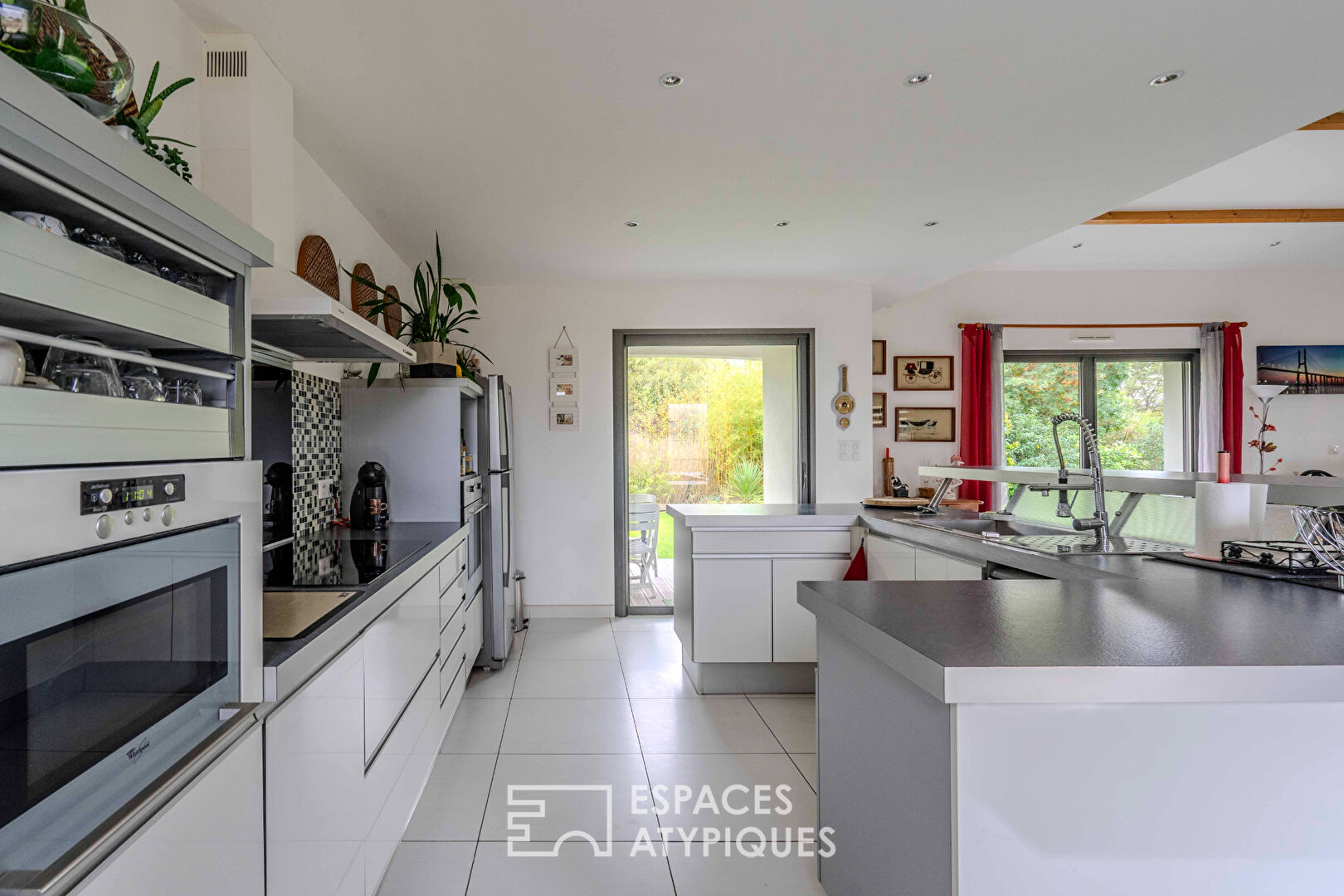 Single-storey villa nestled at the end of its cul-de-sac