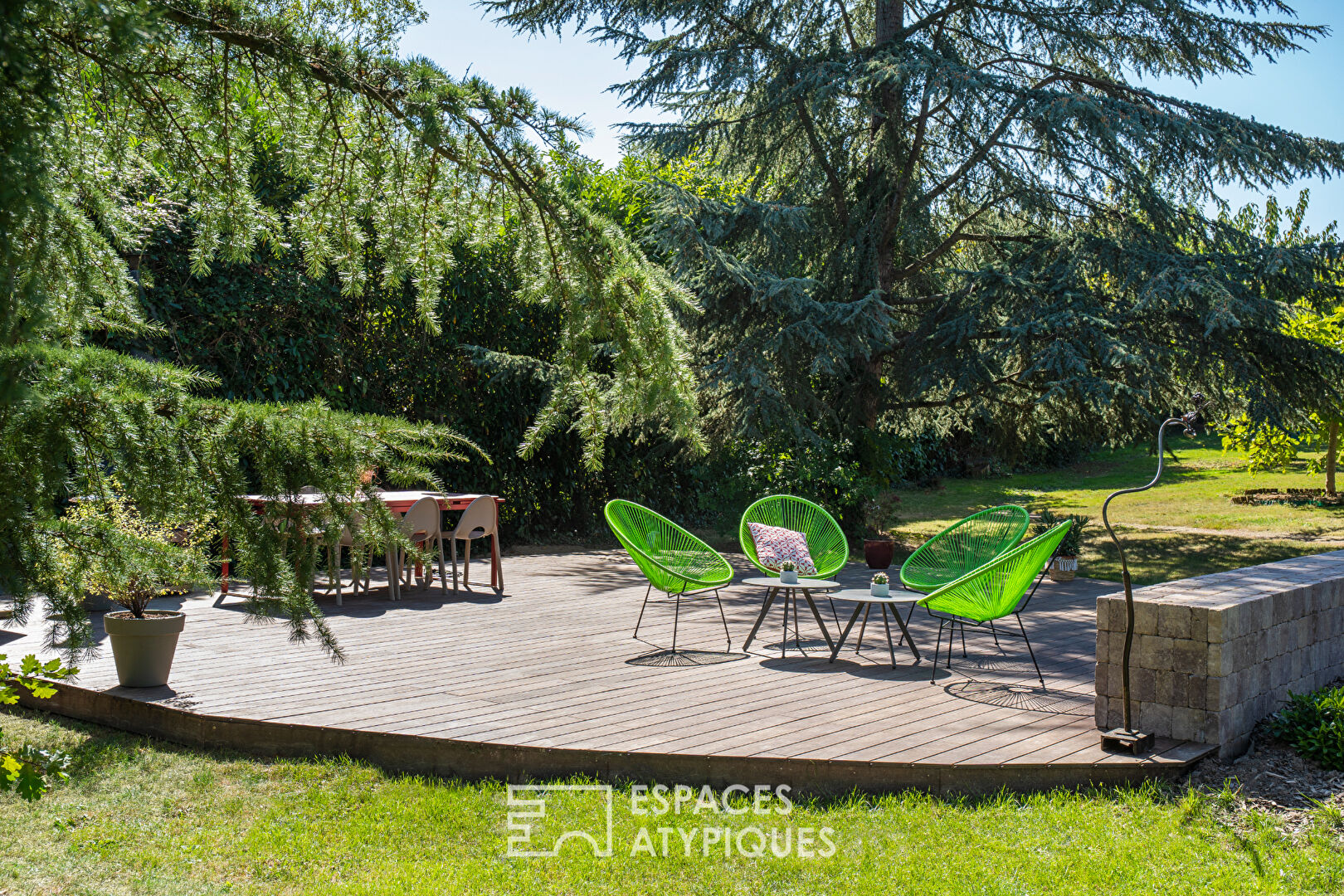 Large family house with swimming pool and its outbuilding