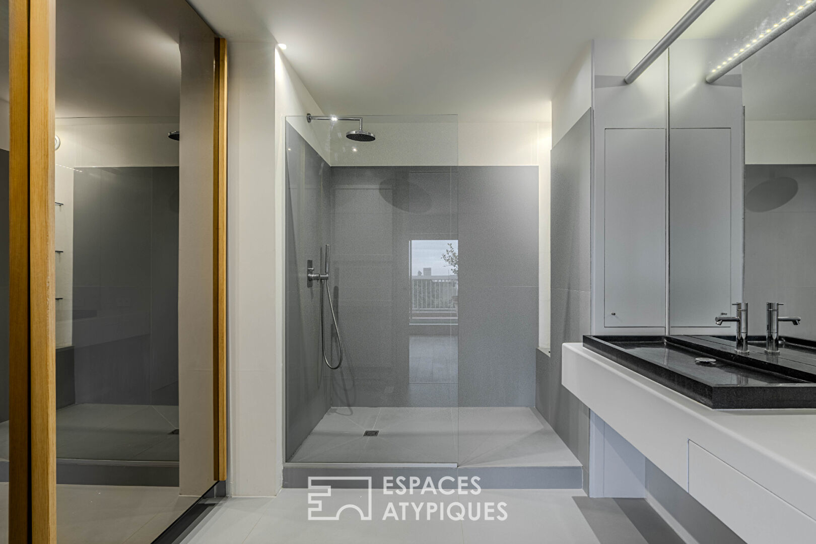 Duplex d’exception avec piscine privée et double terrasse – Quartier Monselet