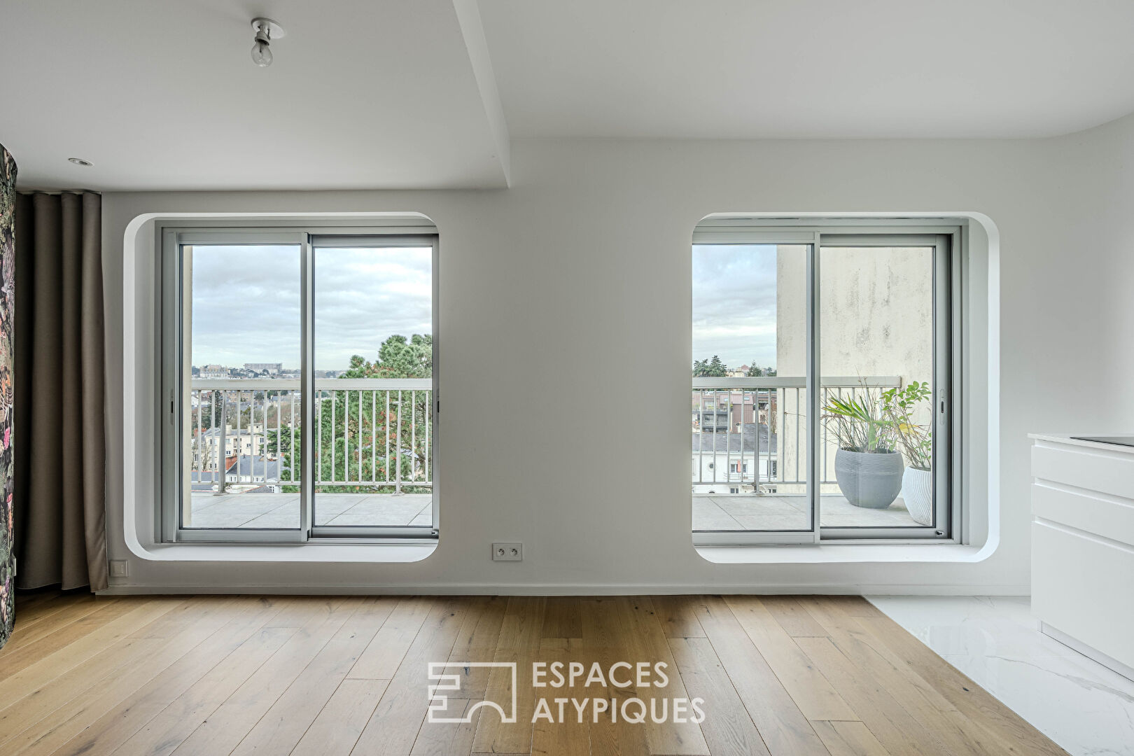 Duplex d’exception avec piscine privée et double terrasse – Quartier Monselet