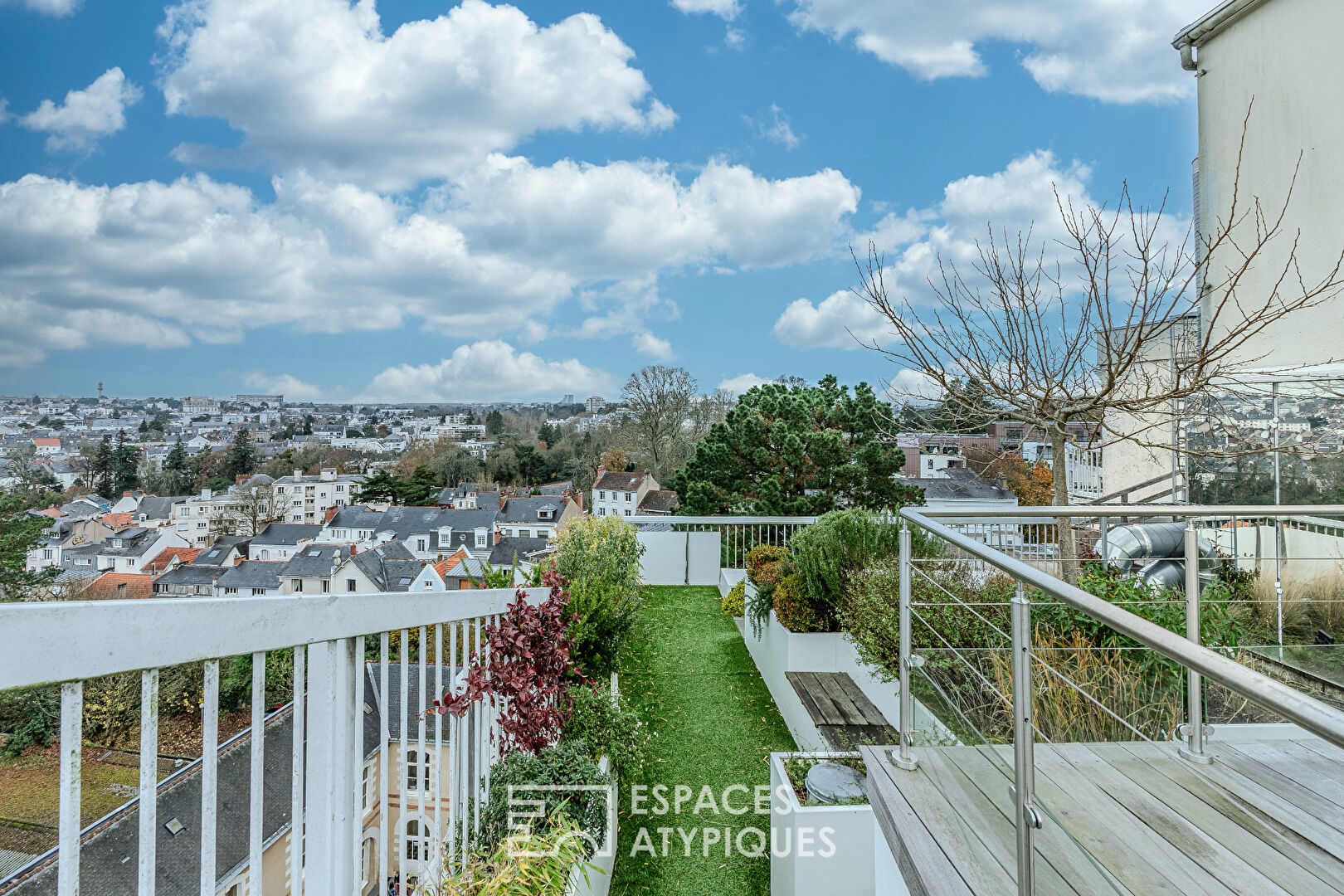 Duplex d’exception avec piscine privée et double terrasse – Quartier Monselet