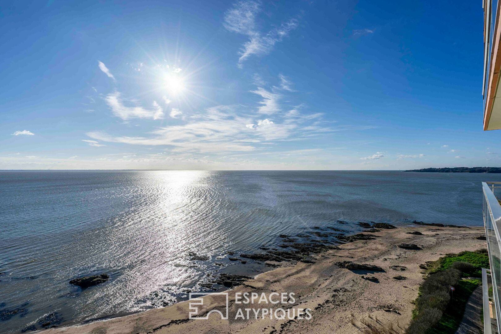Beautiful apartment with panoramic sea view in Villès-Martin