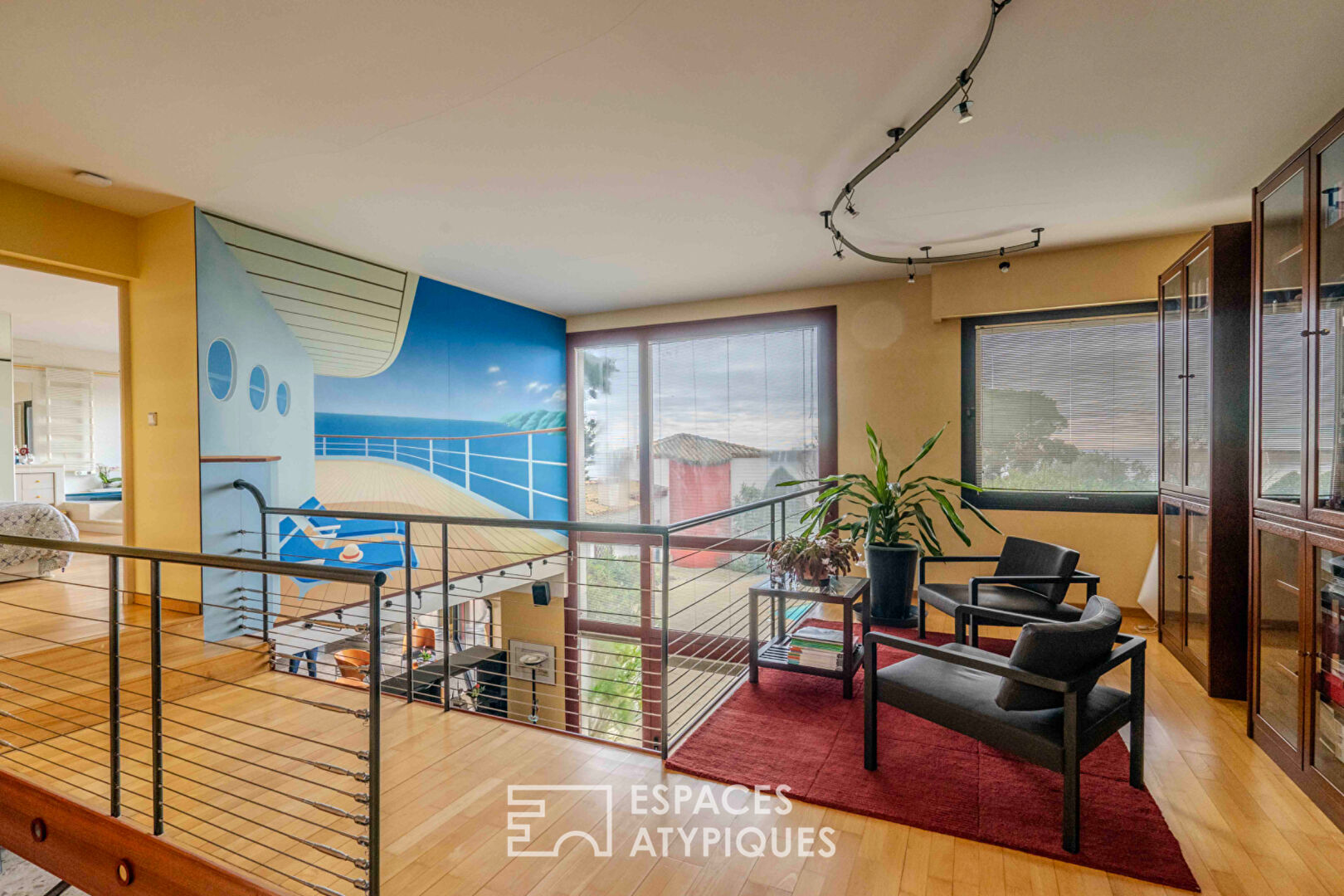 Villa d’architecte surplombant l’océan et maison d’invités