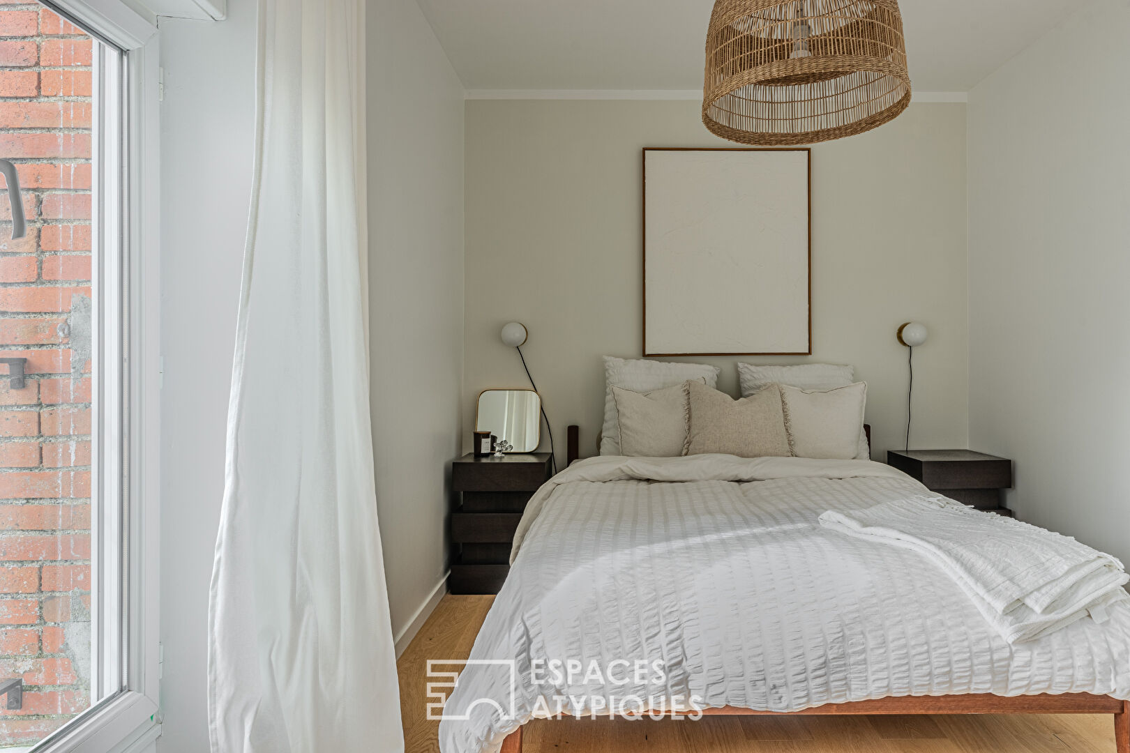 Minimalist house and intimate garden in the city center of Vieillevigne