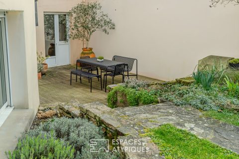Minimalist house and intimate garden in the city center of Vieillevigne
