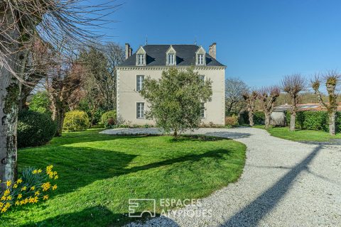 Élégante Maison de Maître avec Piscine et Dépendances à Haute-Goulaine