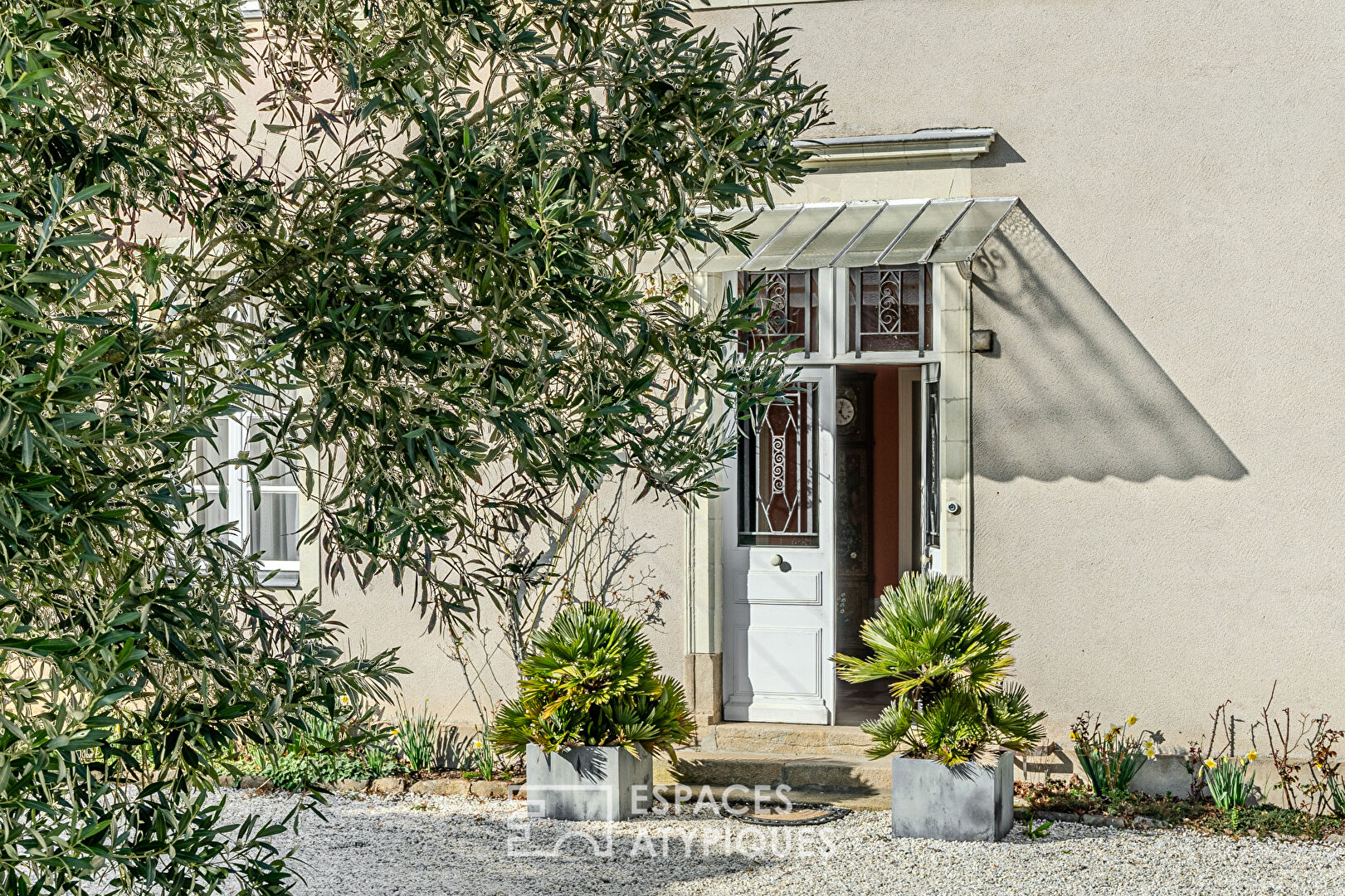 Élégante Maison de Maître avec Piscine et Dépendances à Haute-Goulaine