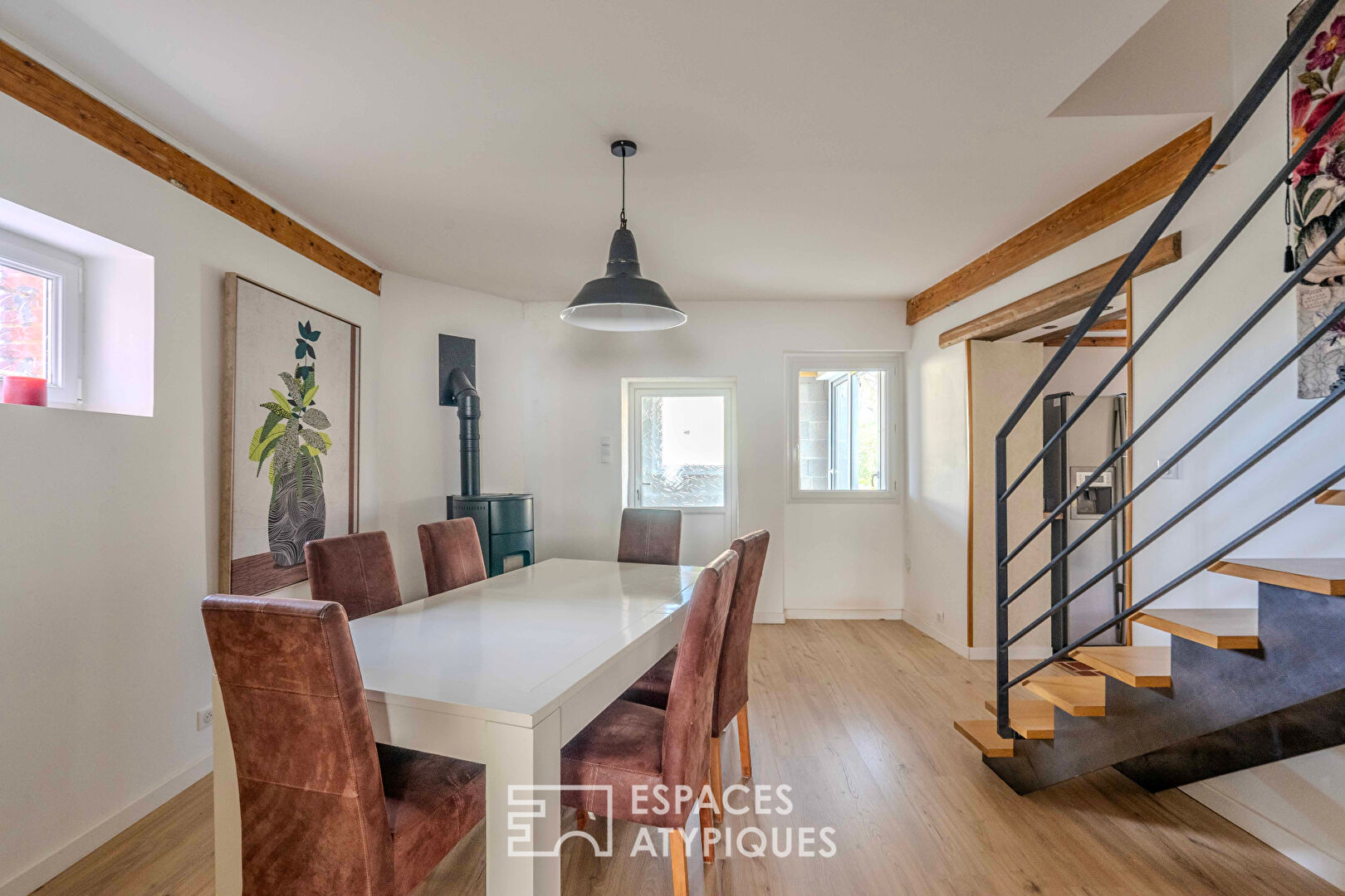 Belles pierres: Maison de caractère rénovée, au coeur du bourg