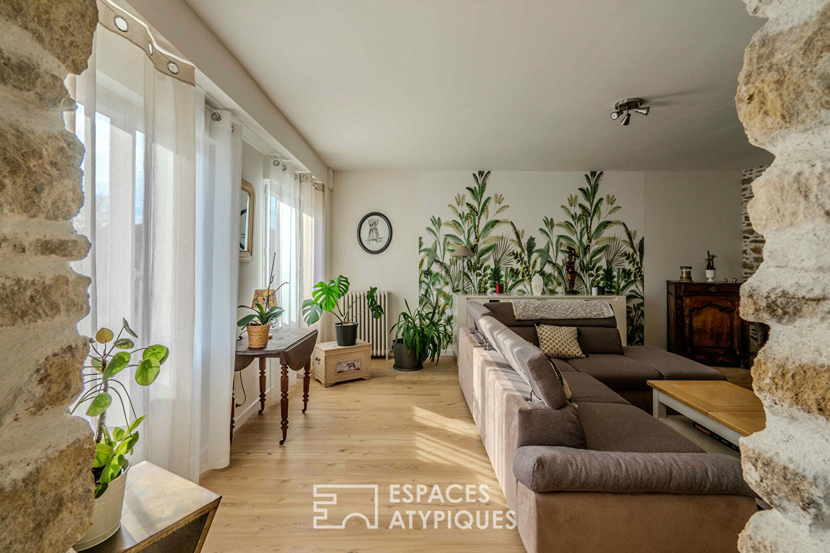 Belles pierres: Maison de caractère rénovée, au coeur du bourg