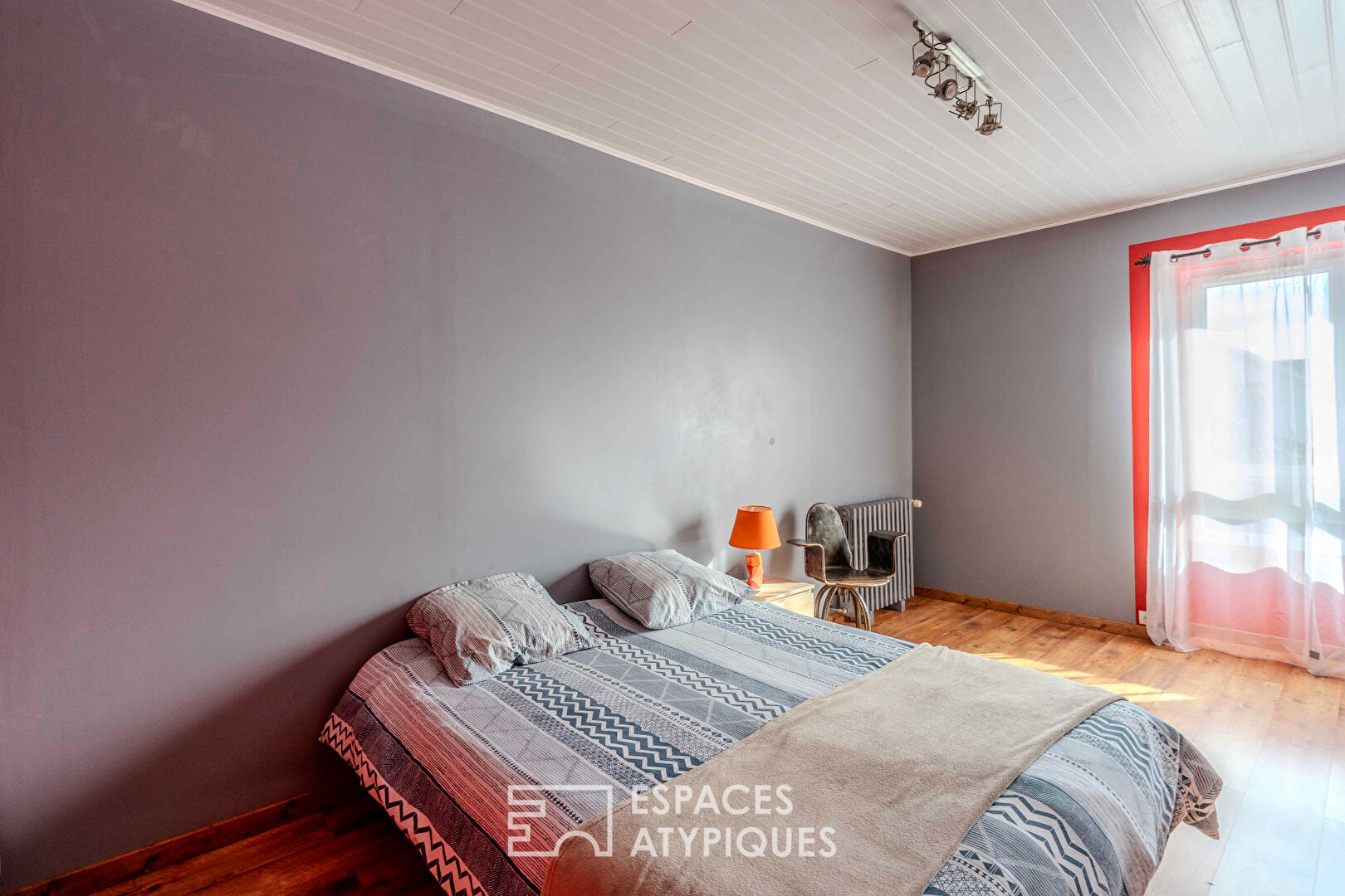 Belles pierres: Maison de caractère rénovée, au coeur du bourg