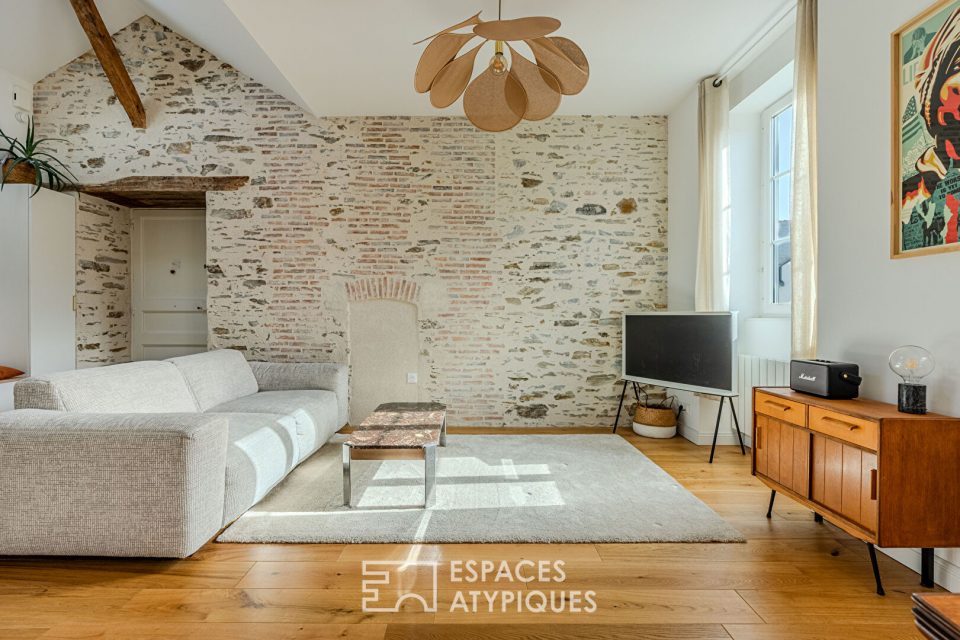 Charmant meublé de deux chambres avec stationnement.