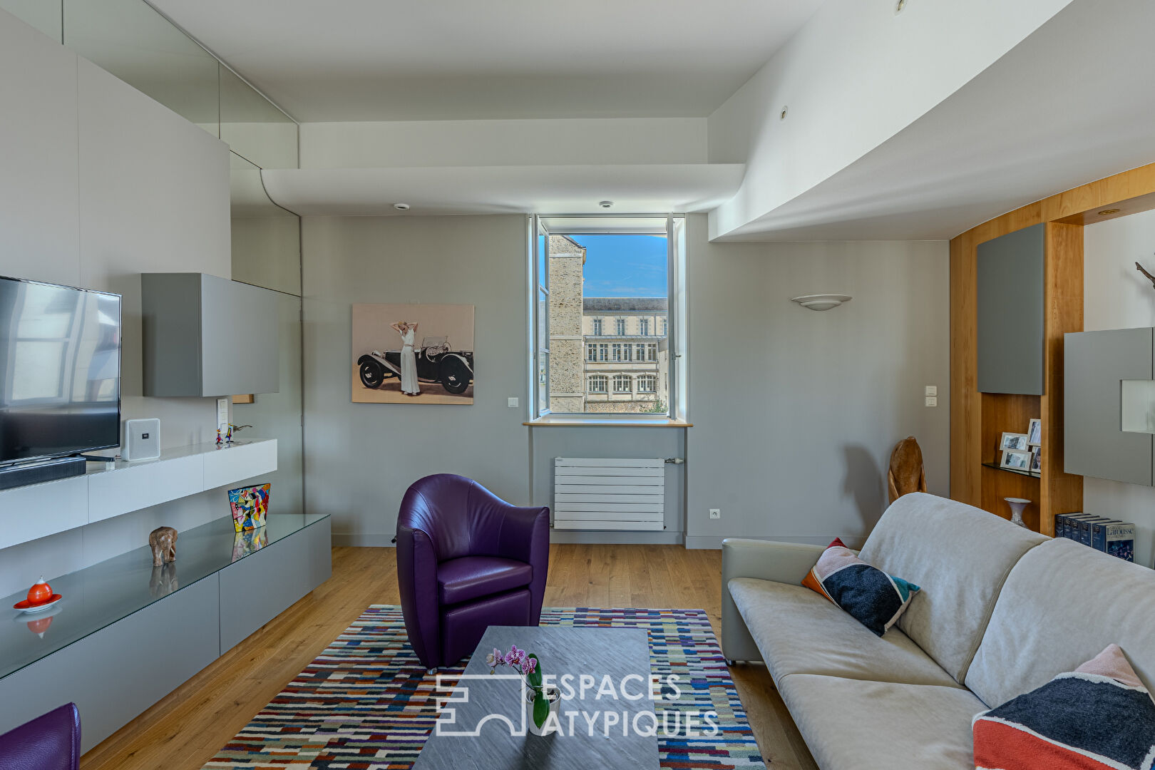 Large, bright duplex apartment