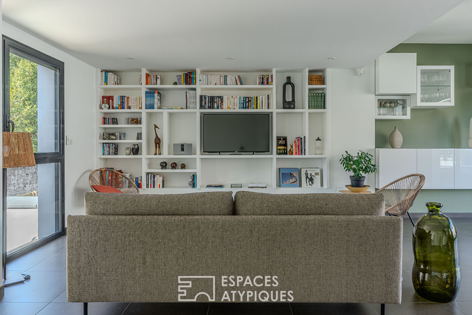 Contemporary, Quiet and Bright House – Nantes Rond-Point de Rennes