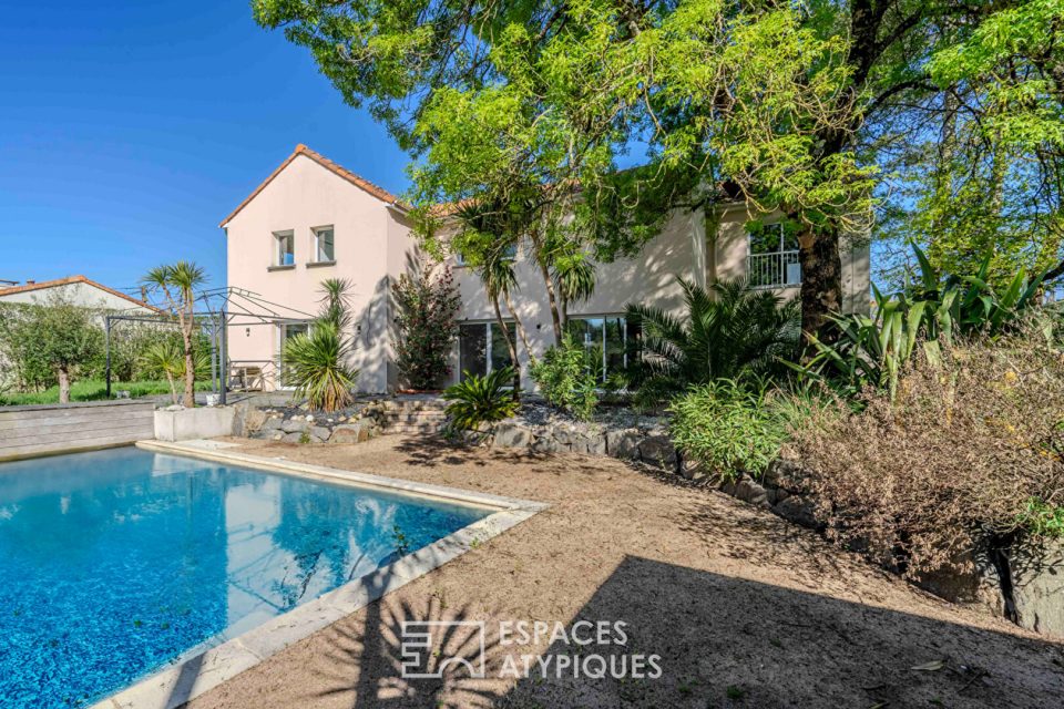 Grande maison d'architecte avec piscine